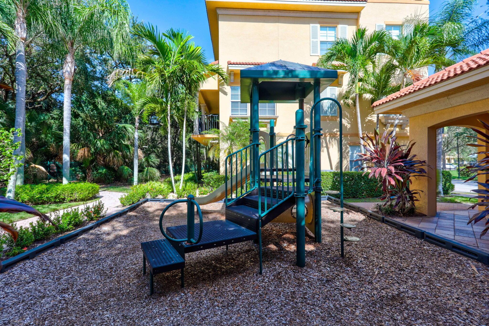 HARBOUR OAKS - Residential