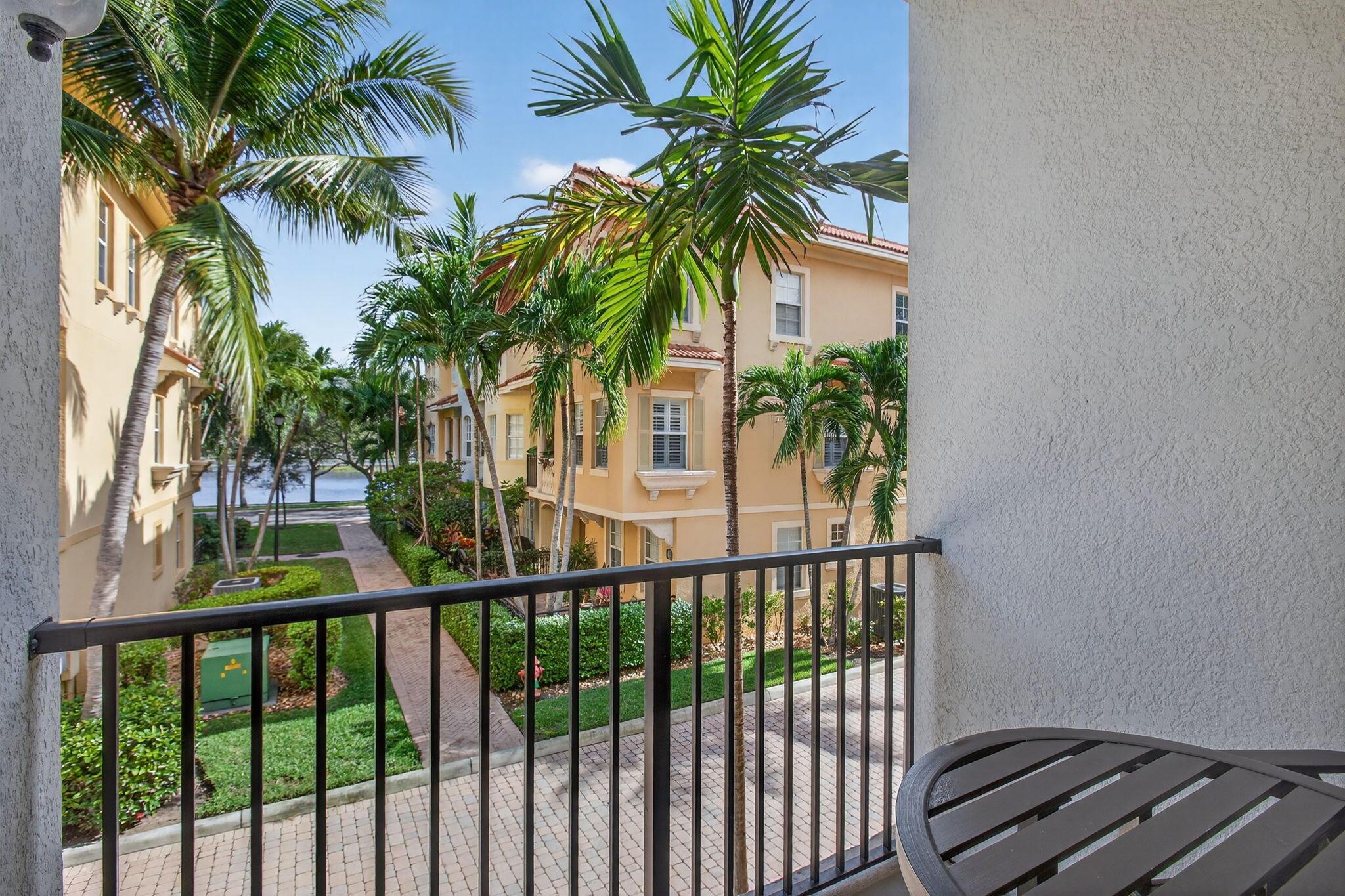 HARBOUR OAKS - Residential