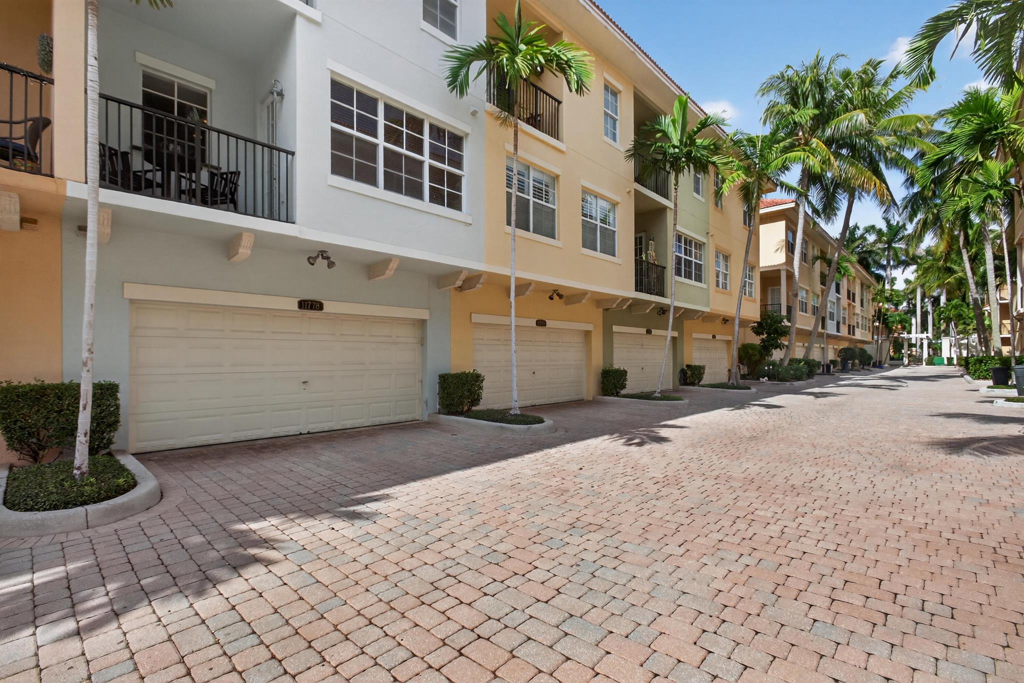 HARBOUR OAKS - Residential