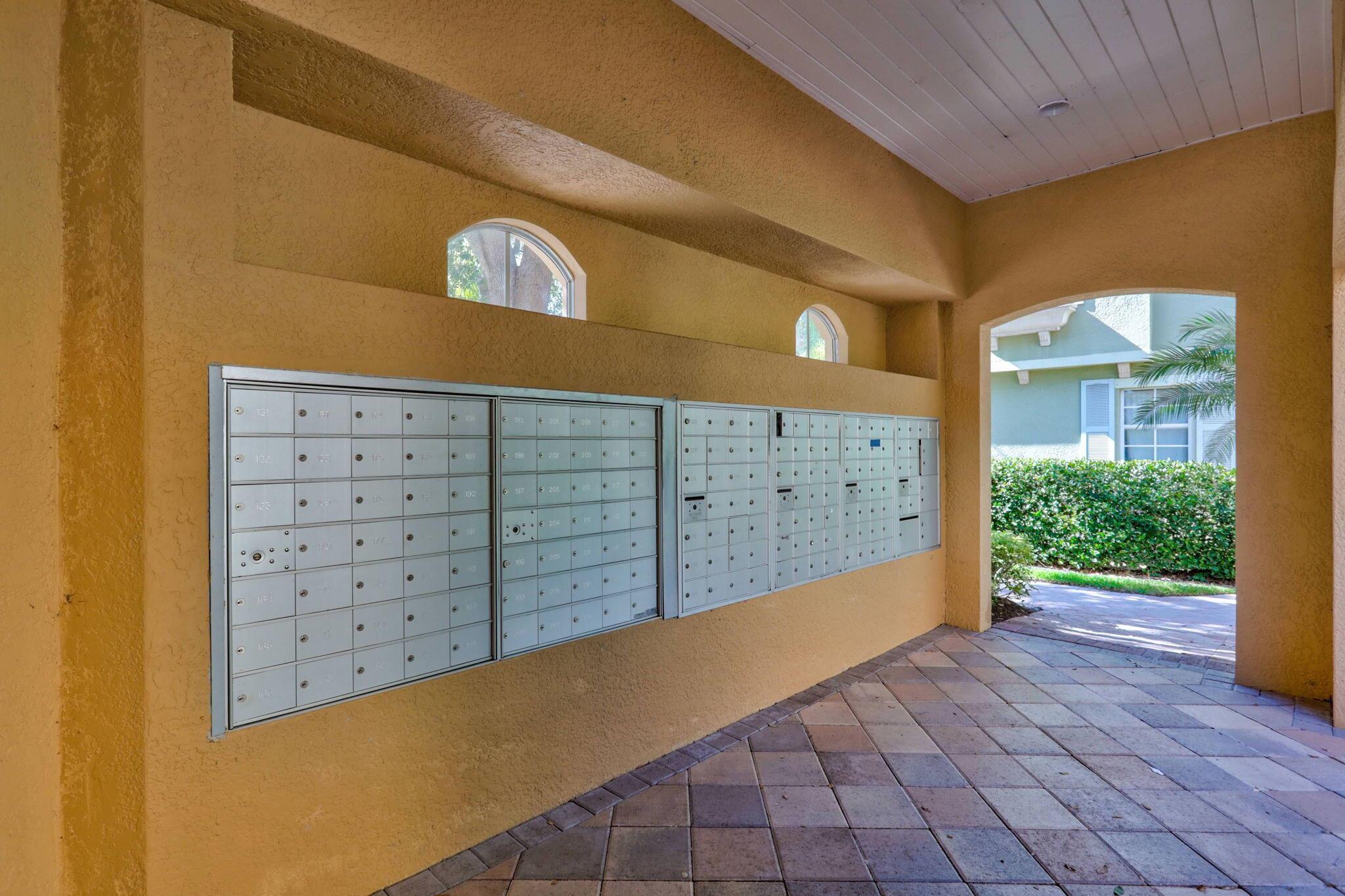 HARBOUR OAKS - Residential