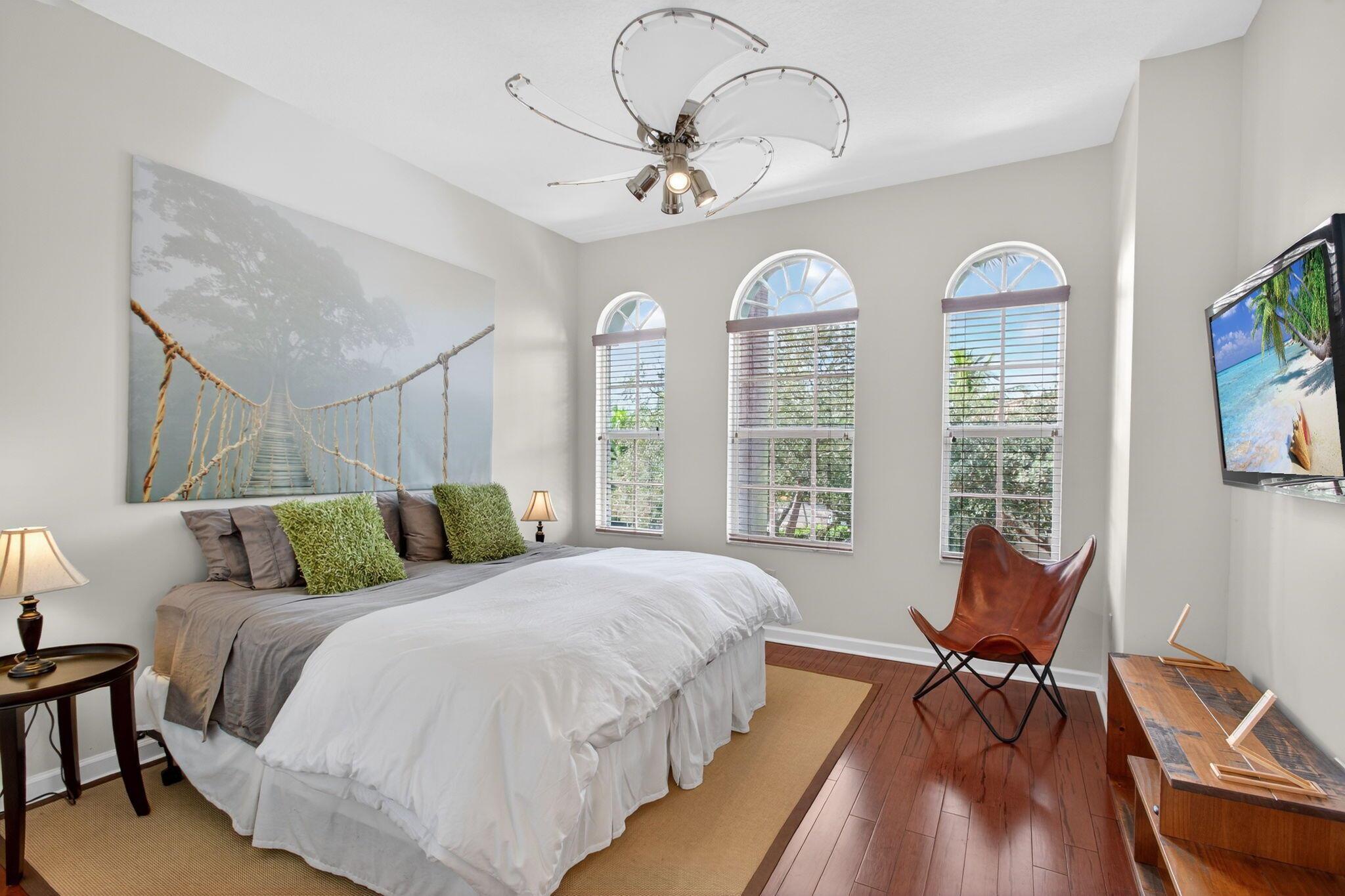 HARBOUR OAKS - Residential