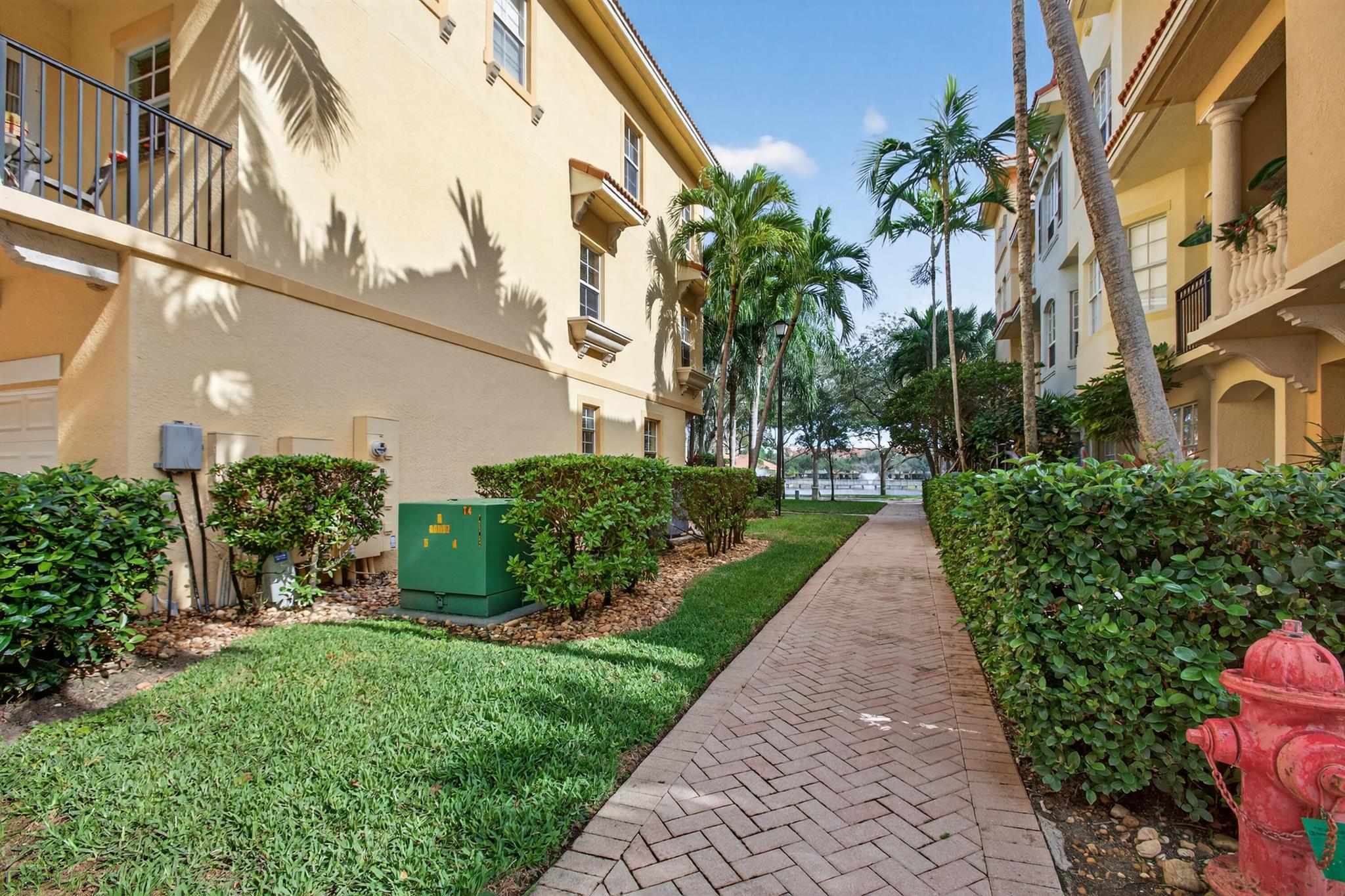 HARBOUR OAKS - Residential