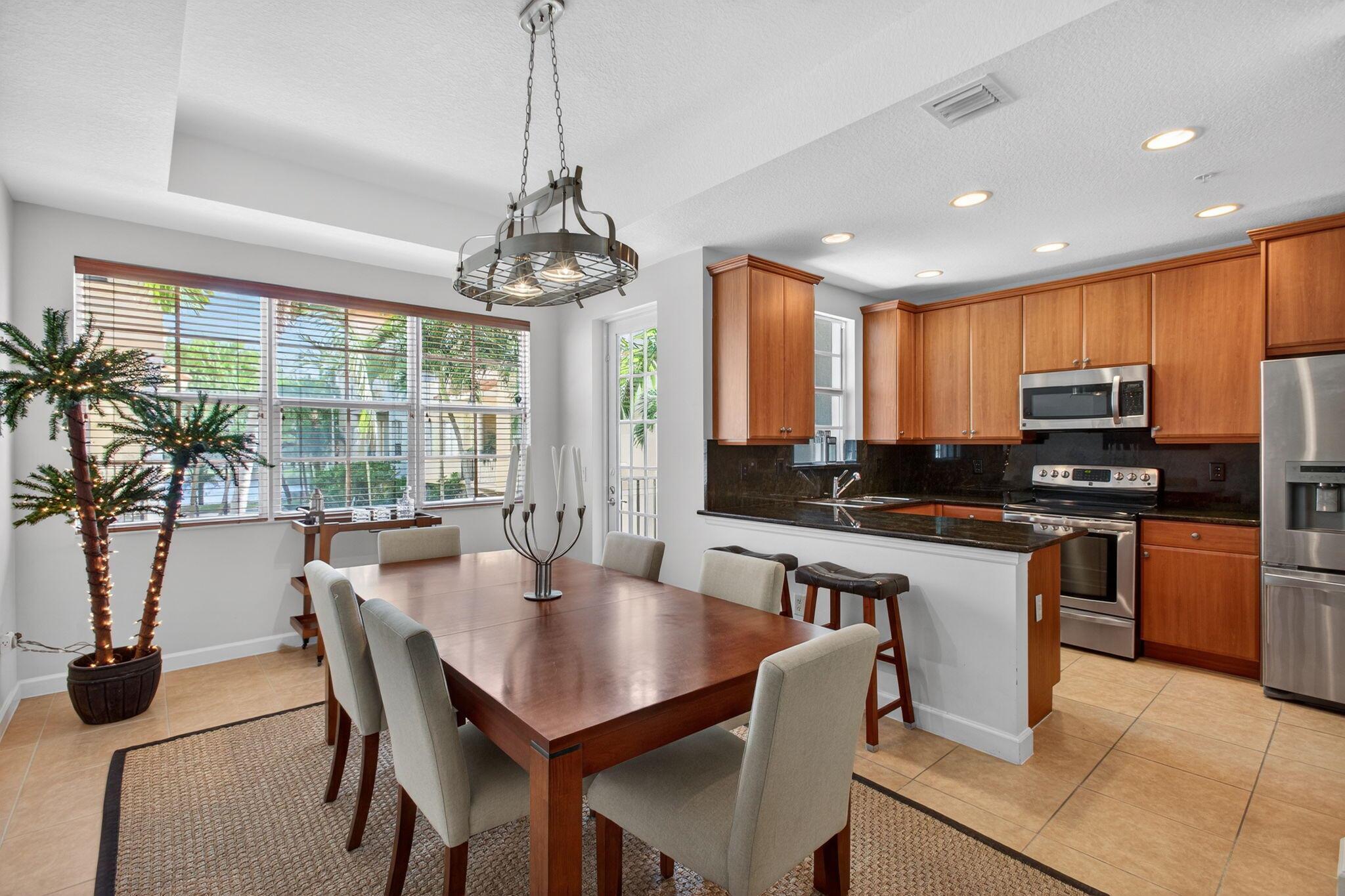 HARBOUR OAKS - Residential