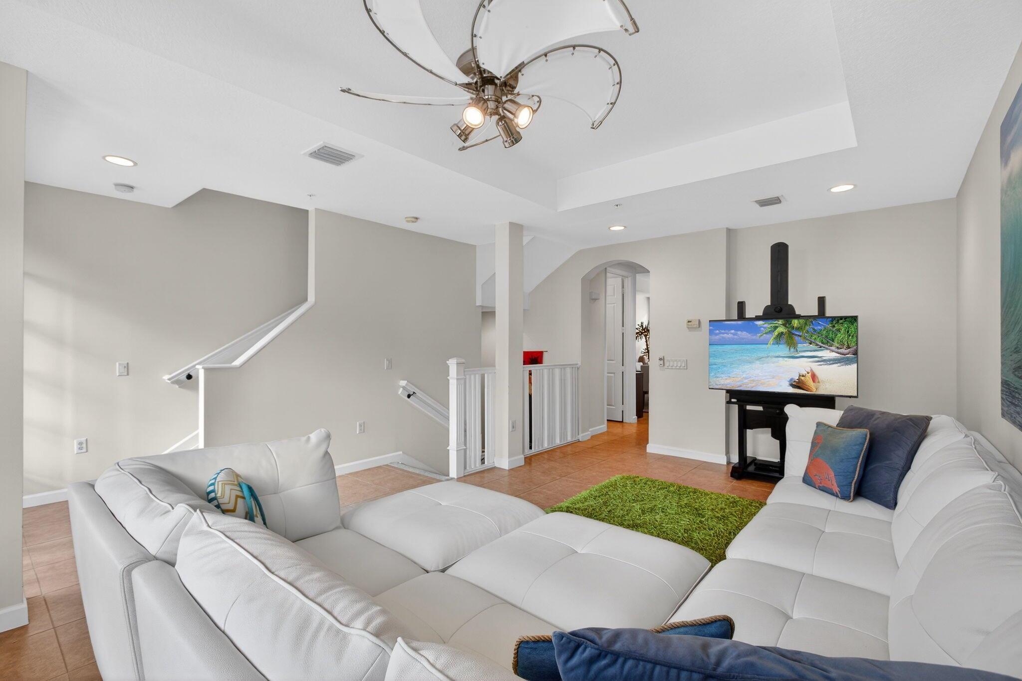 View photos, virtual tours, details... 11778 Valencia Gardens Avenue