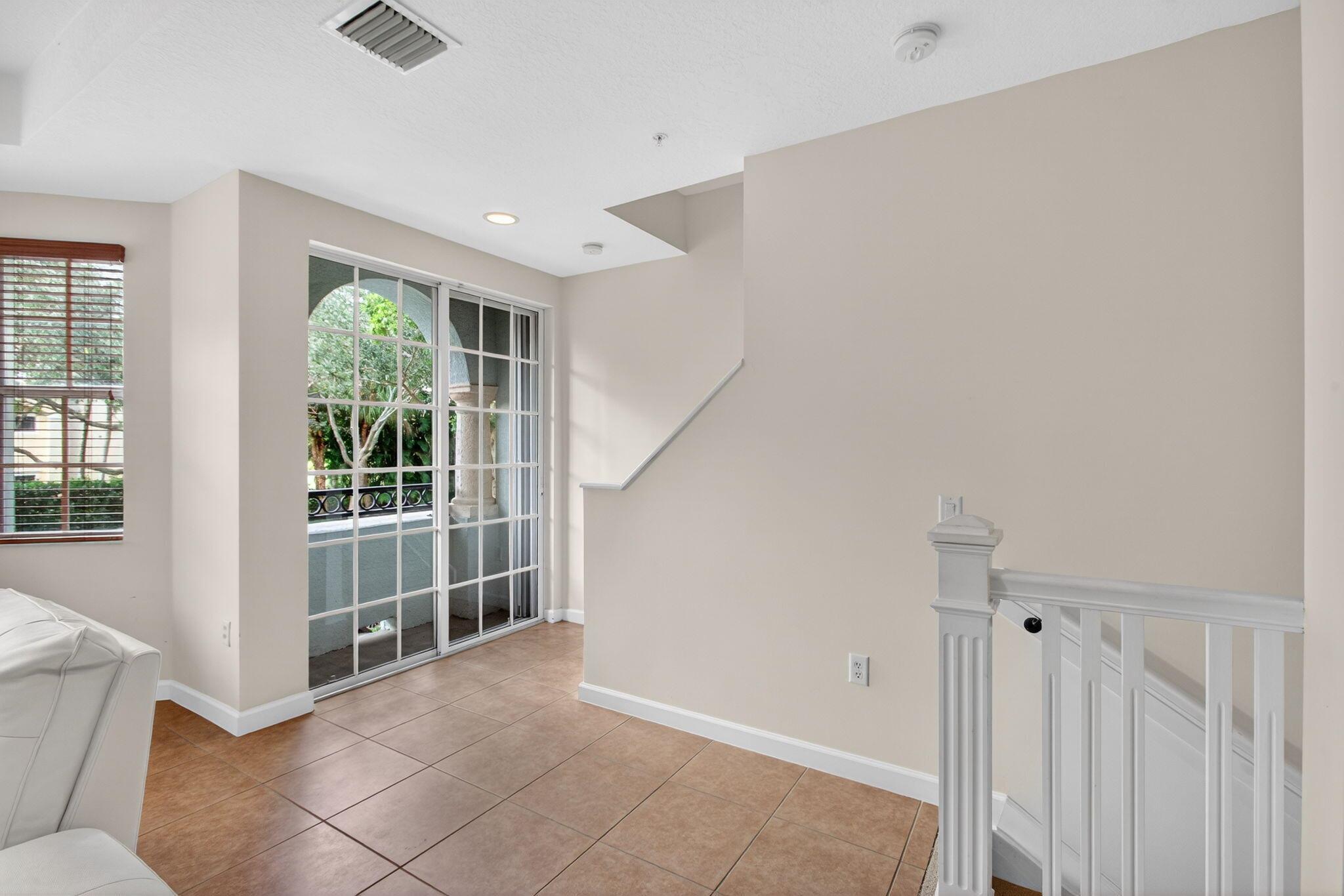 HARBOUR OAKS - Residential