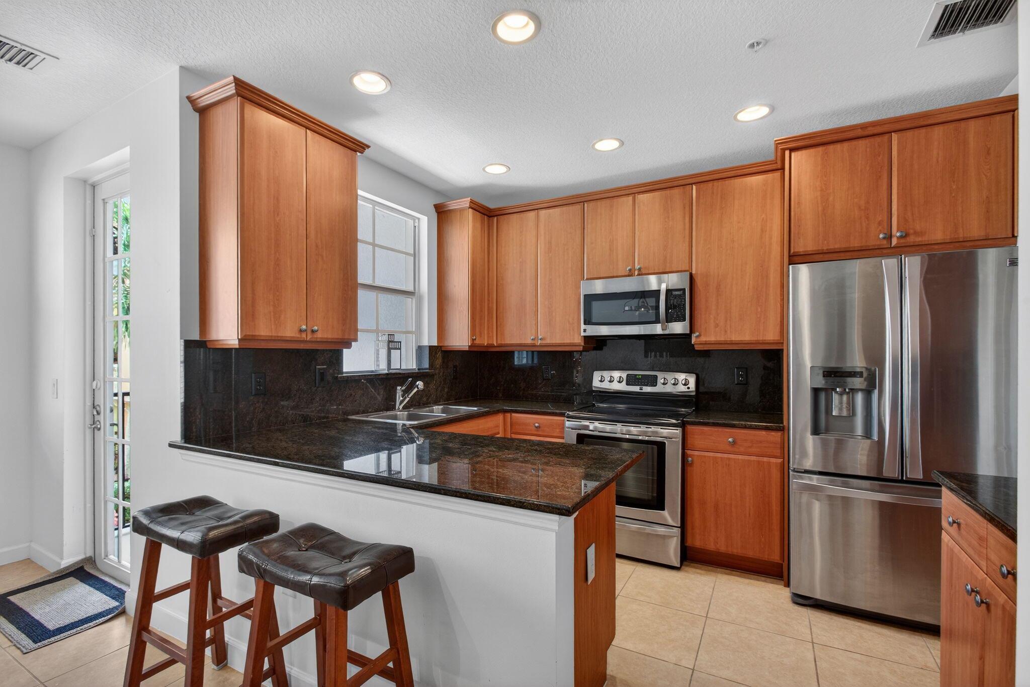 HARBOUR OAKS - Residential