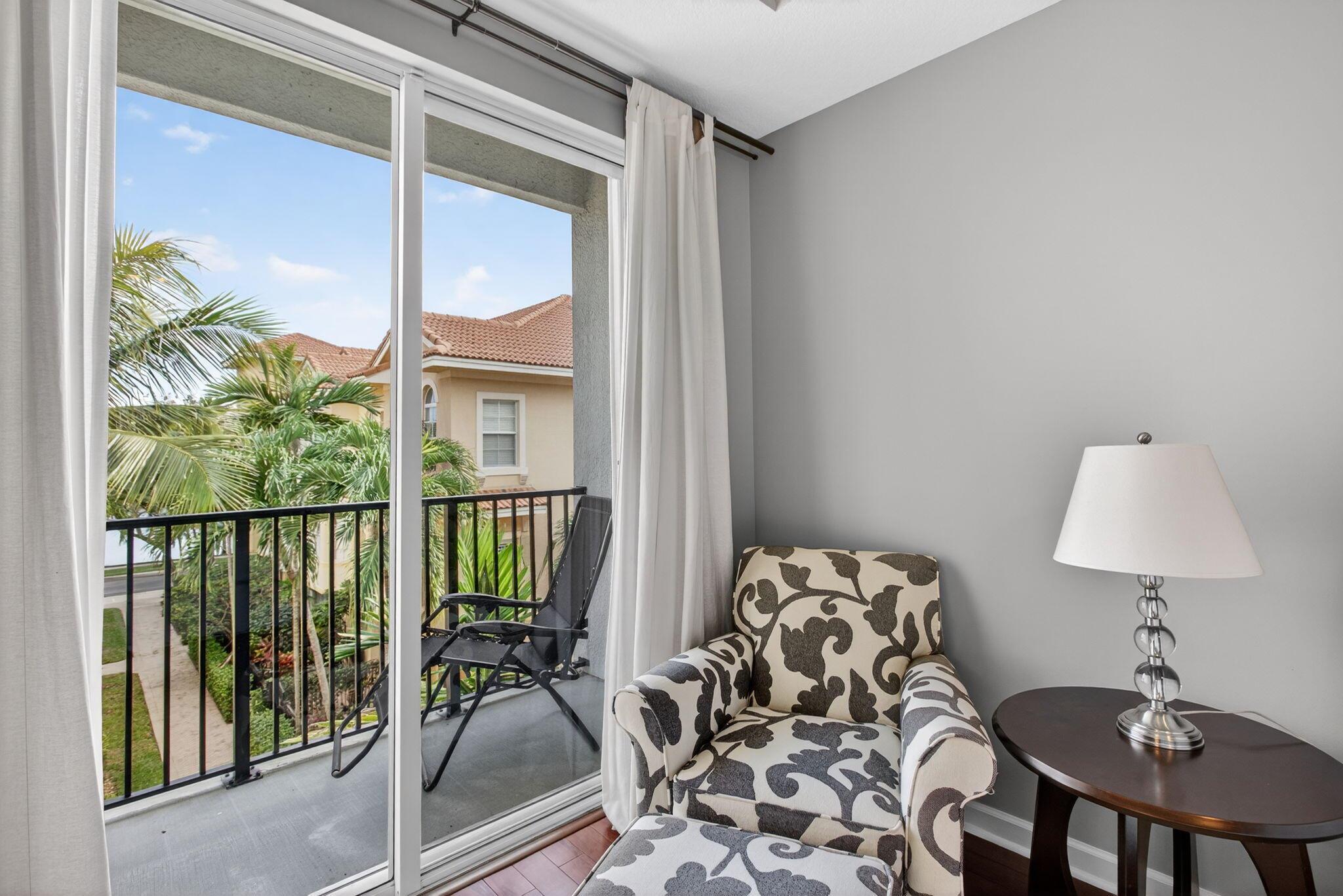 HARBOUR OAKS - Residential