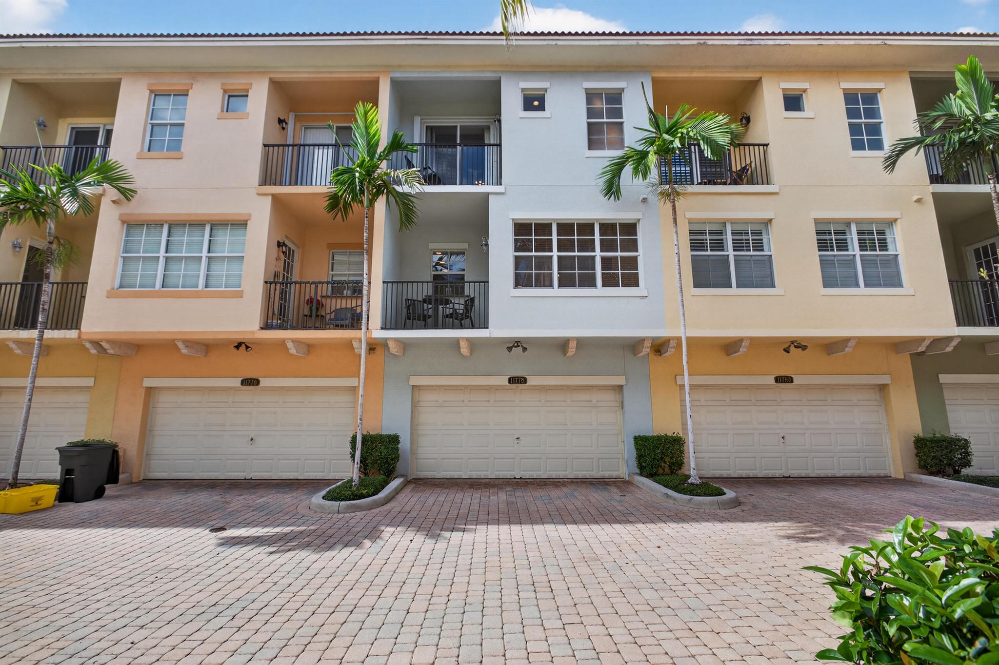 HARBOUR OAKS - Residential