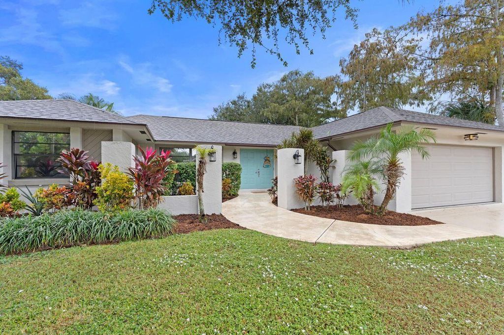 Photo of 1674 Rye Terrace, Wellington, FL 33414 (MLS # R10948265)