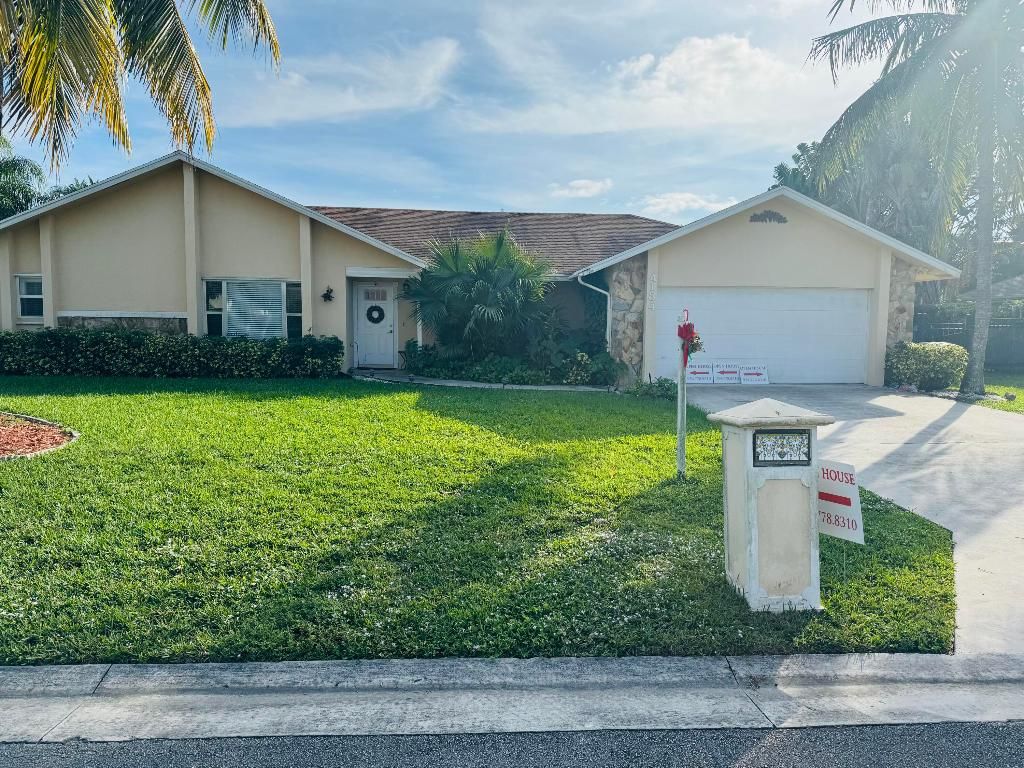 Photo of 4134 Alpinia Ct Court N, Boynton Beach, FL 33436 (MLS # R11142876)