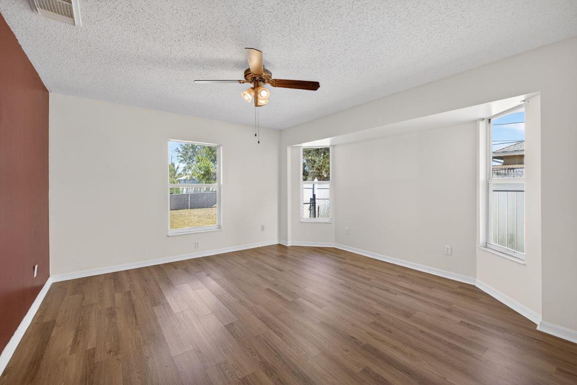 PORT ST LUCIE SECTION 11 - Residential