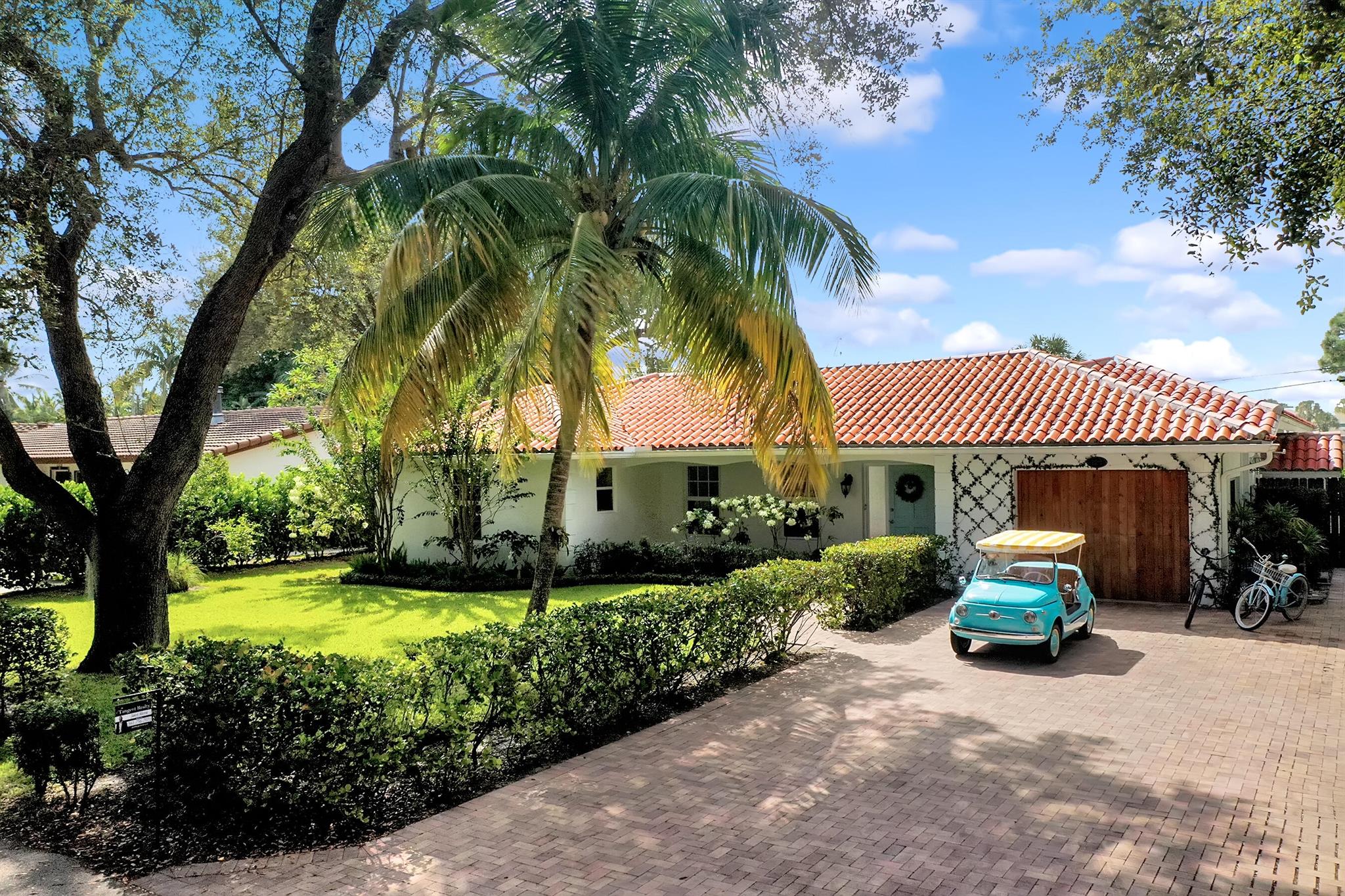 Nestled in East Boca's highly desirable Historic neighborhood of Old Floresta, minutes from I-95 and downtown / Mizner Park, with A+ schools, ''Floresta Cottage'' provides old and new.This private retreat on a dead end street has it all.Annual rental, unfurnished. Other options considered.