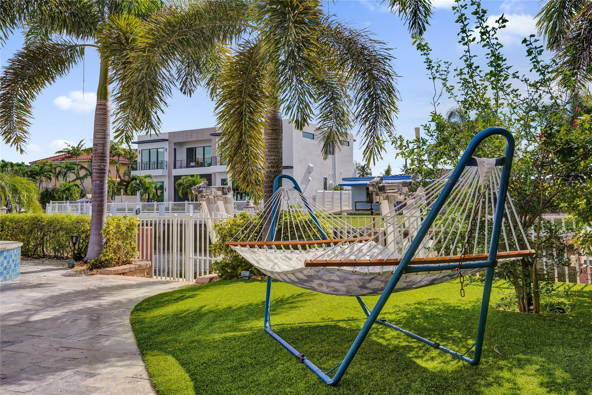 CORAL KEY VILLAS 3RD SEC - Residential