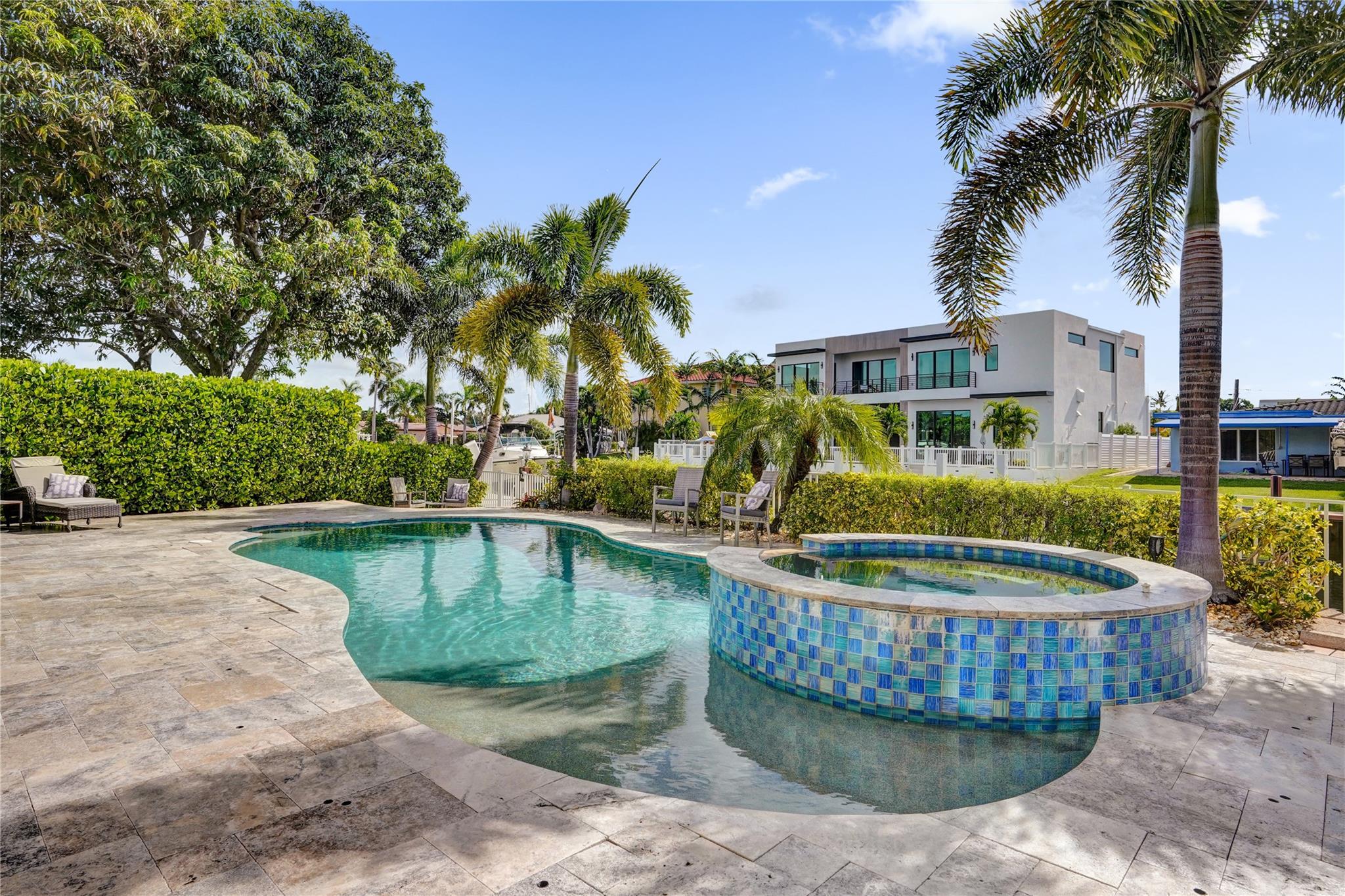 CORAL KEY VILLAS 3RD SEC - Residential