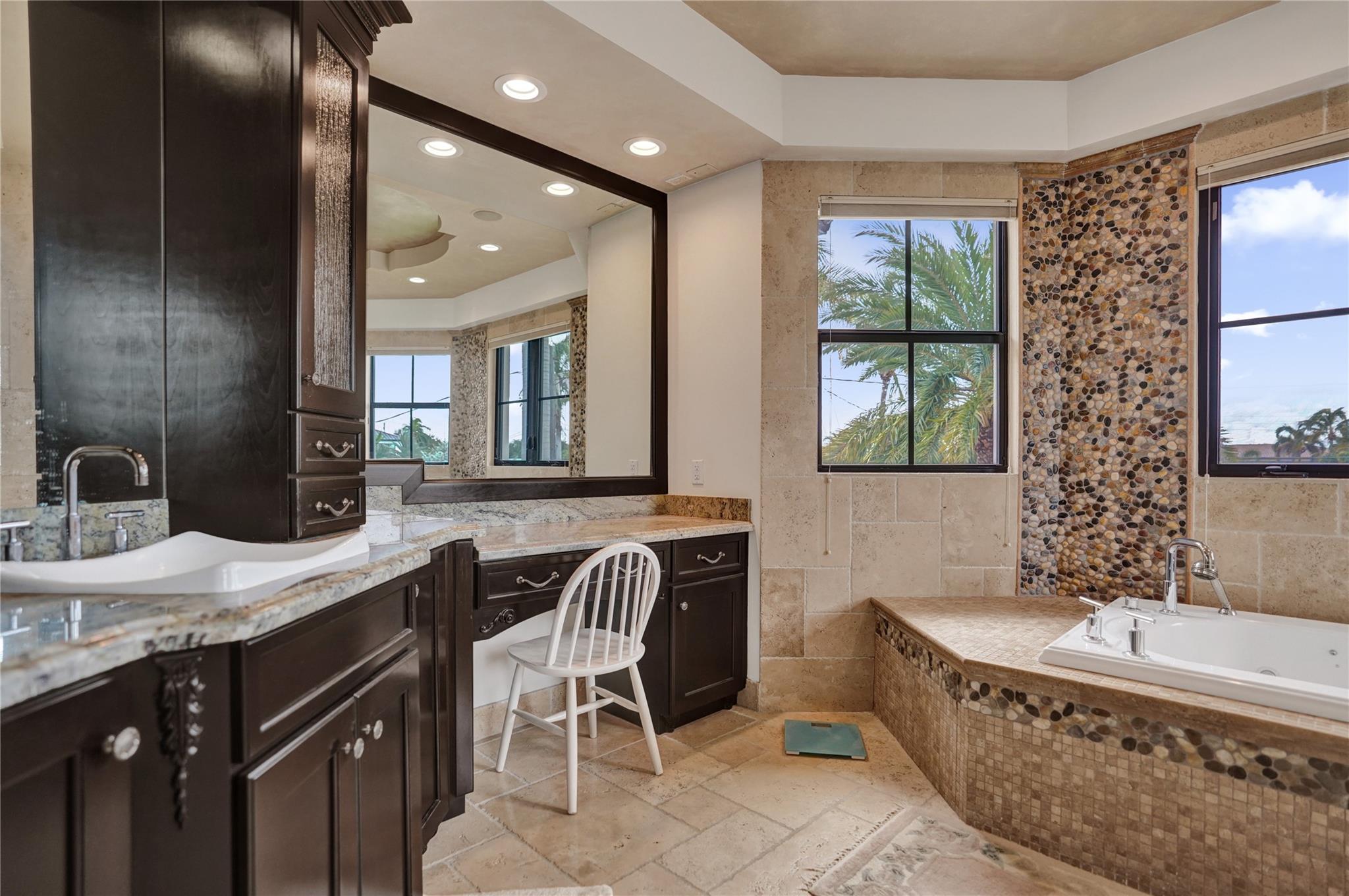 CORAL KEY VILLAS 3RD SEC - Residential