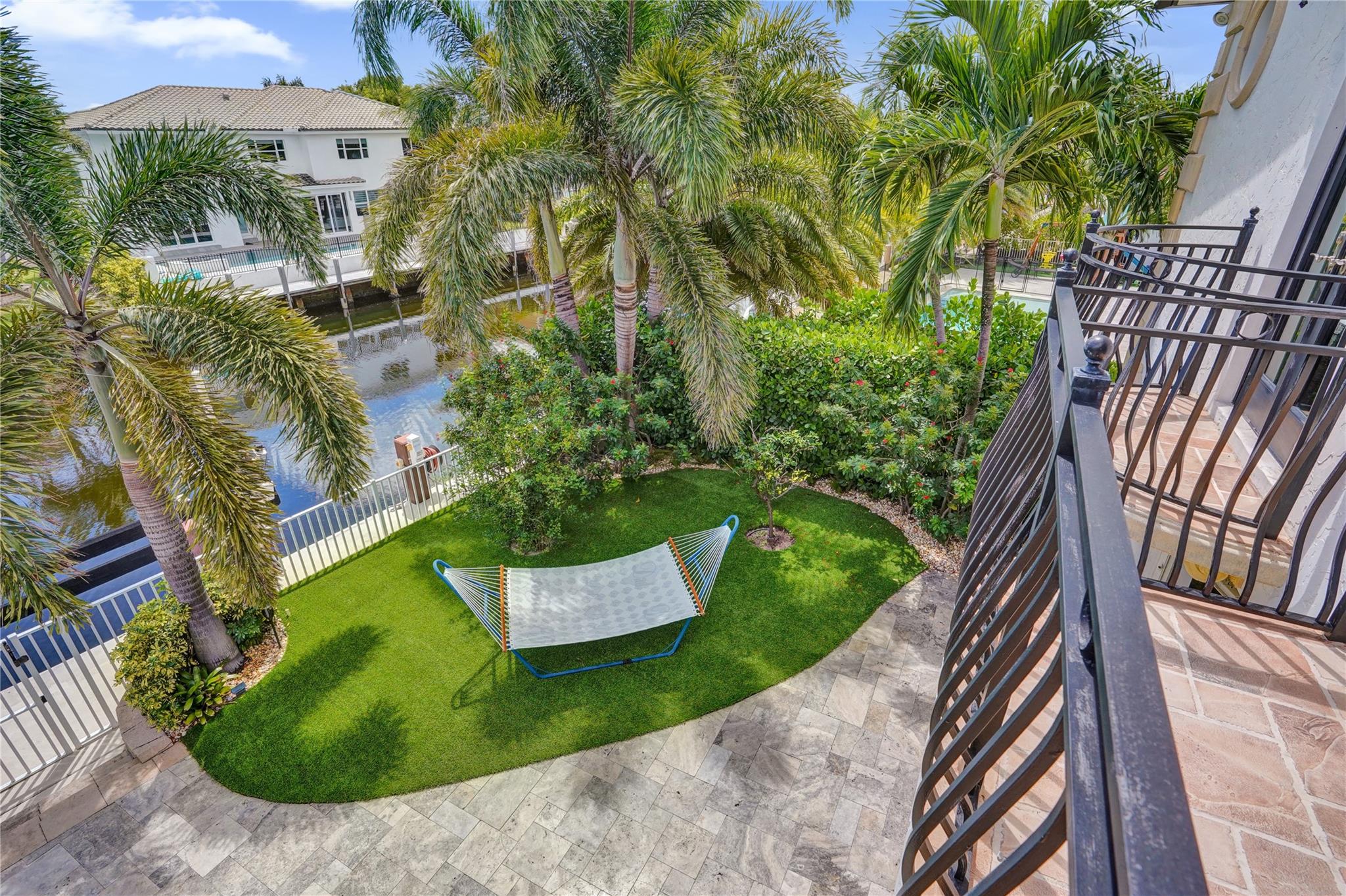 CORAL KEY VILLAS 3RD SEC - Residential