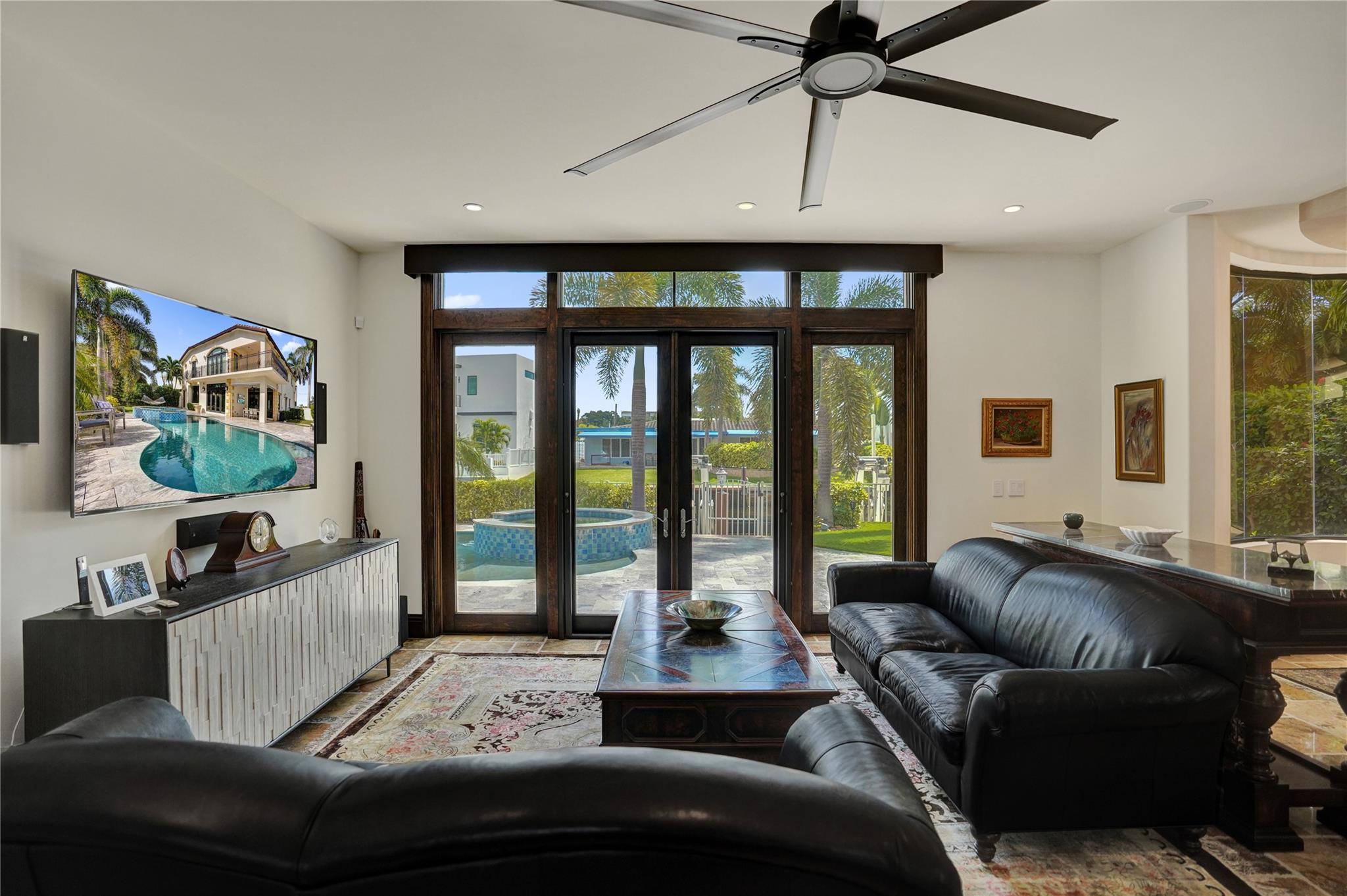 CORAL KEY VILLAS 3RD SEC - Residential