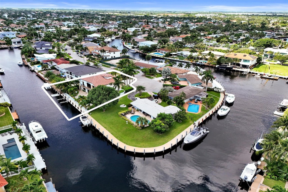 CORAL KEY VILLAS 3RD SEC - Residential