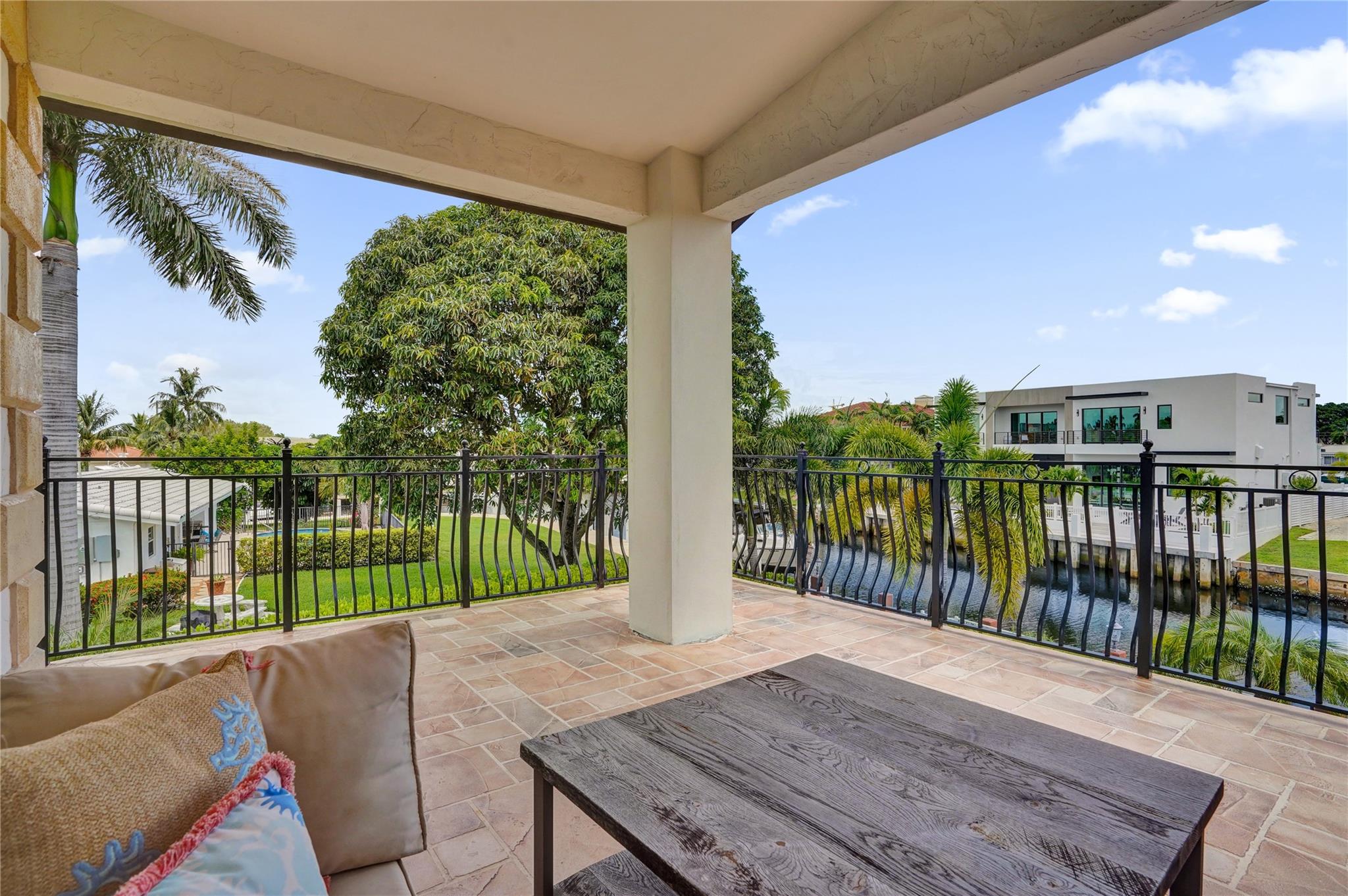 CORAL KEY VILLAS 3RD SEC - Residential