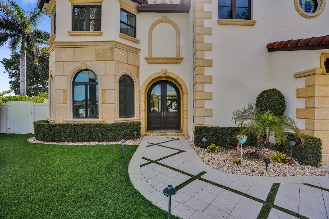 4930 NE 27th Terrace