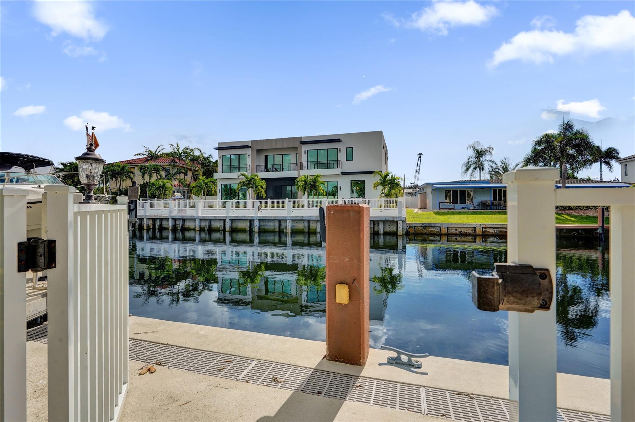 CORAL KEY VILLAS 3RD SEC - Residential