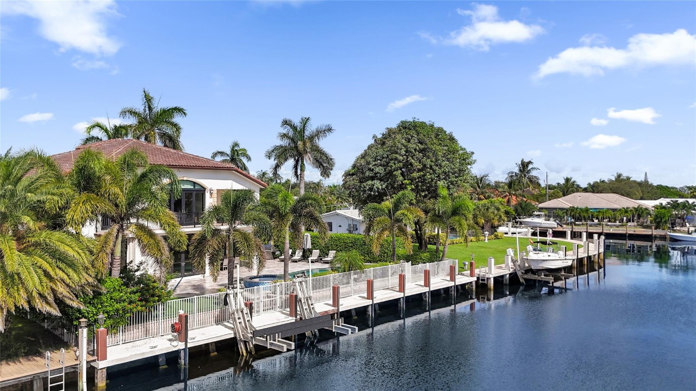 CORAL KEY VILLAS 3RD SEC - Residential