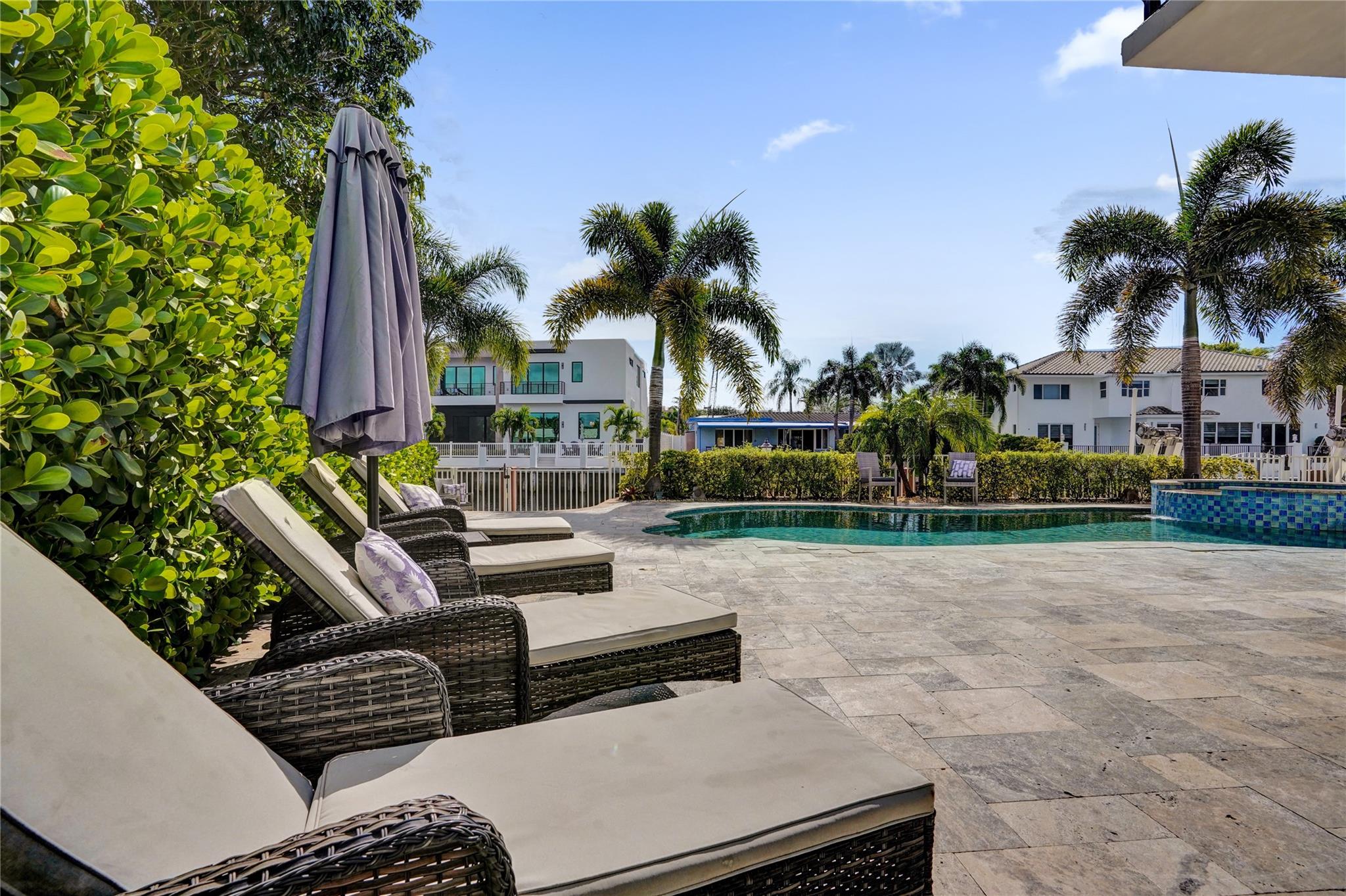 CORAL KEY VILLAS 3RD SEC - Residential