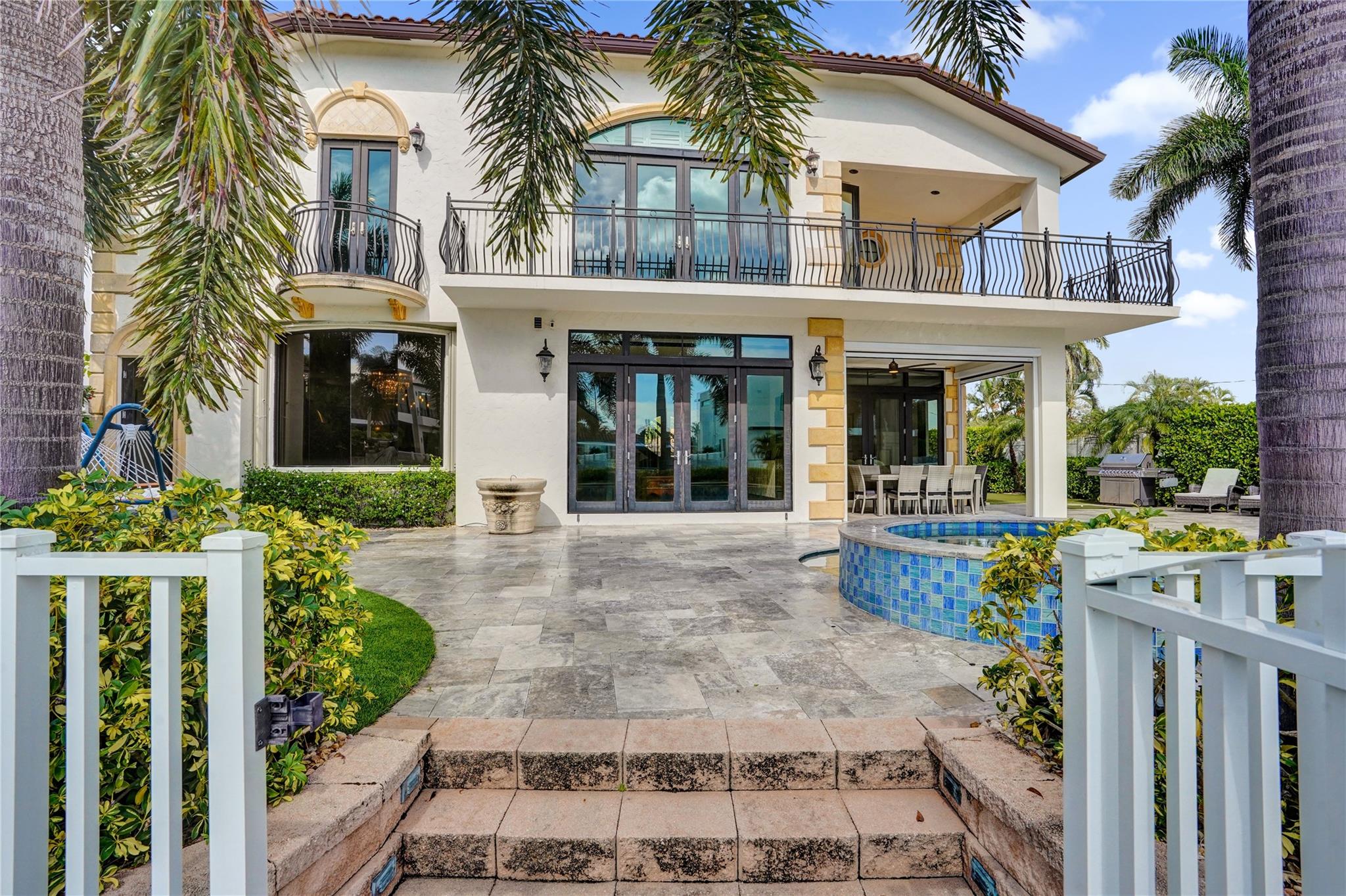 CORAL KEY VILLAS 3RD SEC - Residential