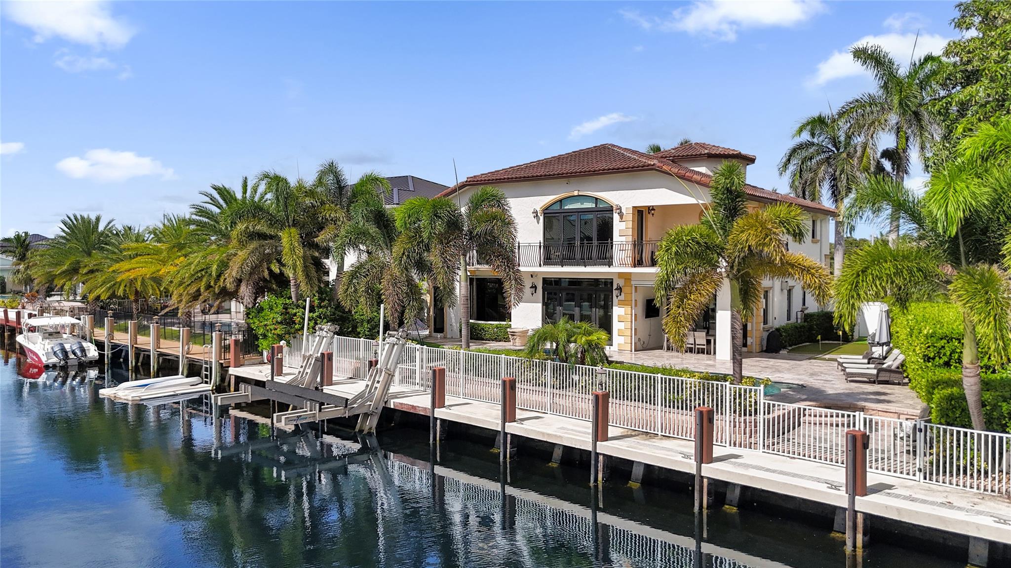 CORAL KEY VILLAS 3RD SEC - Residential