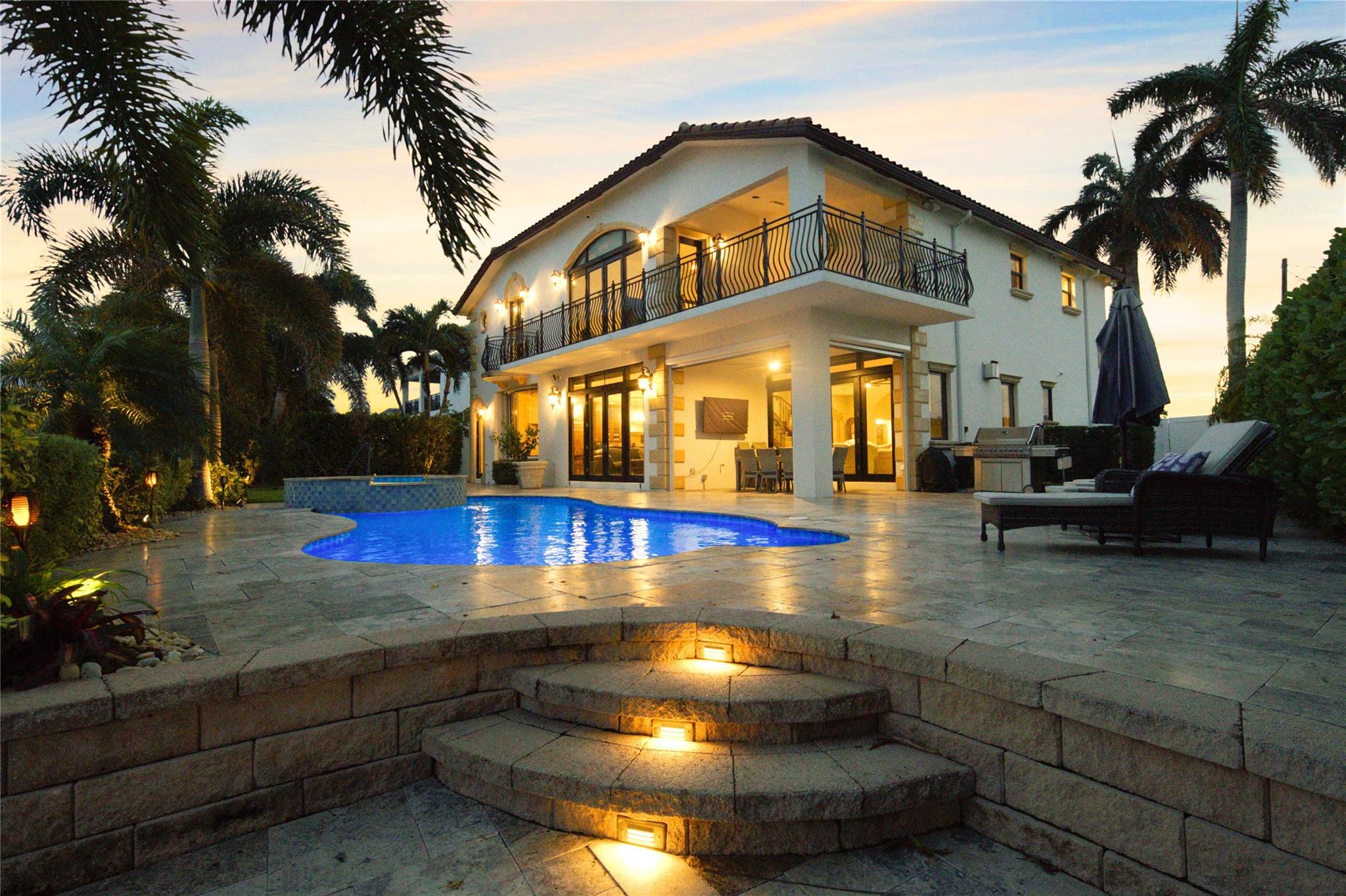 CORAL KEY VILLAS 3RD SEC - Residential