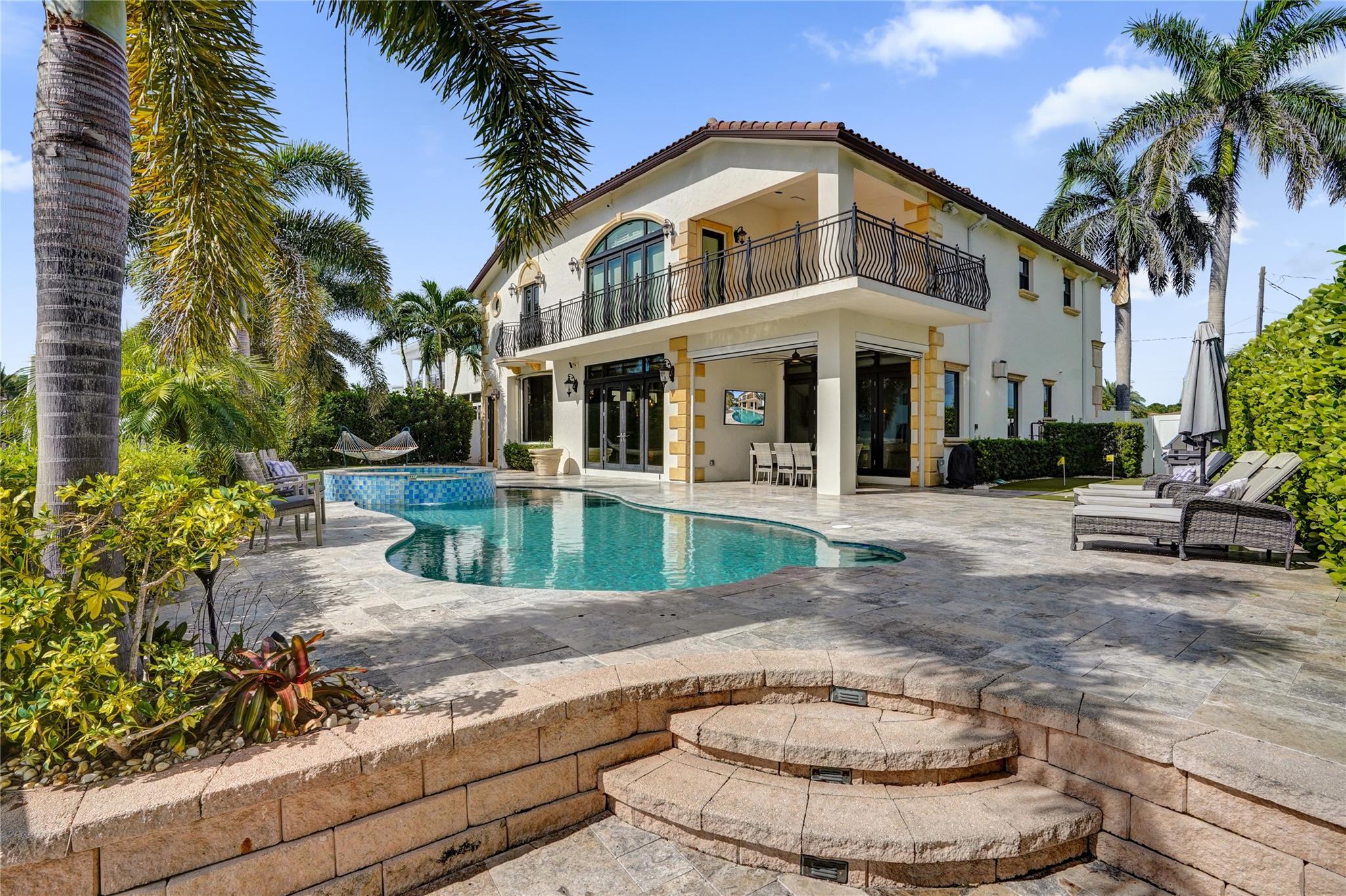 CORAL KEY VILLAS 3RD SEC - Residential