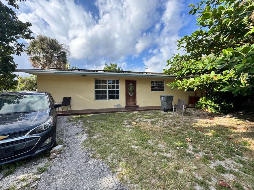 4 bedroom Pool home available for rent. Great neighborhood, no HOA.