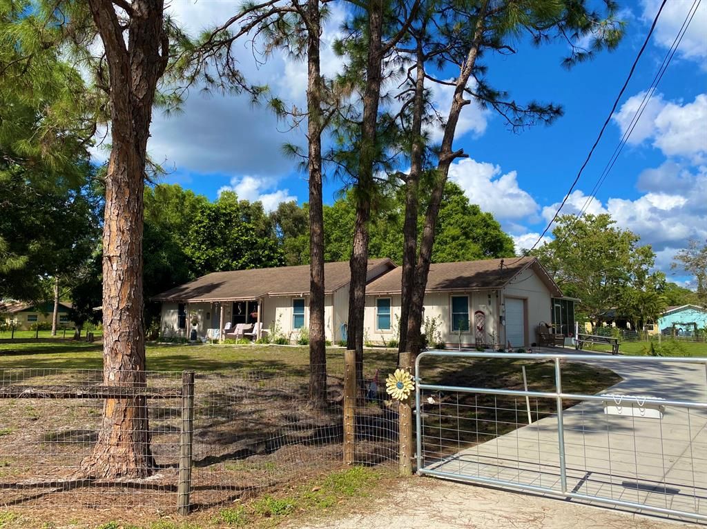 Photo of 13885 157 Court N, Jupiter, FL 33478 (MLS # R10862306)