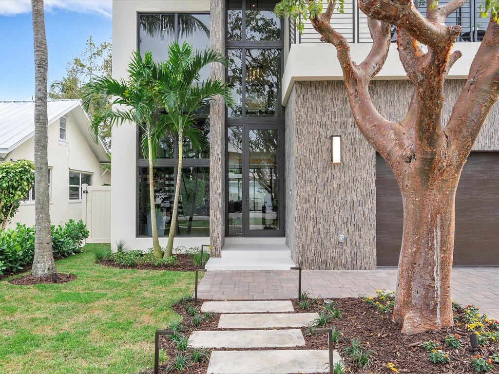 Photo of 704 SE 7th Street, Fort Lauderdale, FL 33301 (MLS # F10428038)