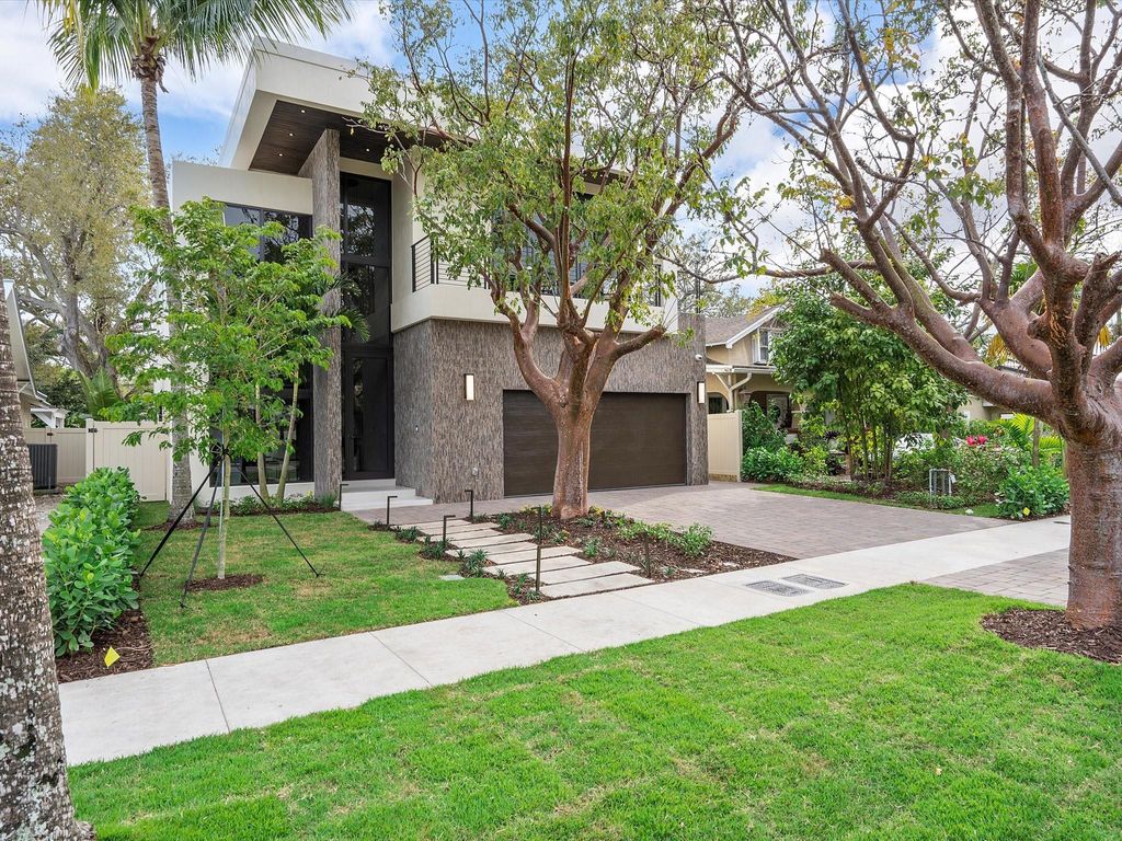 Photo of 704 SE 7th Street, Fort Lauderdale, FL 33301 (MLS # F10428038)