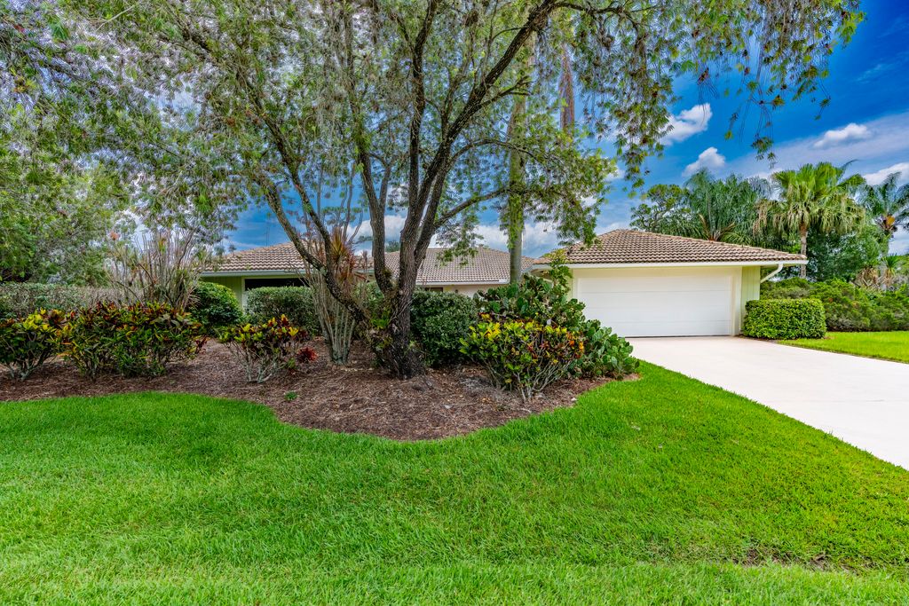 Photo of 1543 SW Troon Circle, Palm City, FL 34990 (MLS # B26029890)
