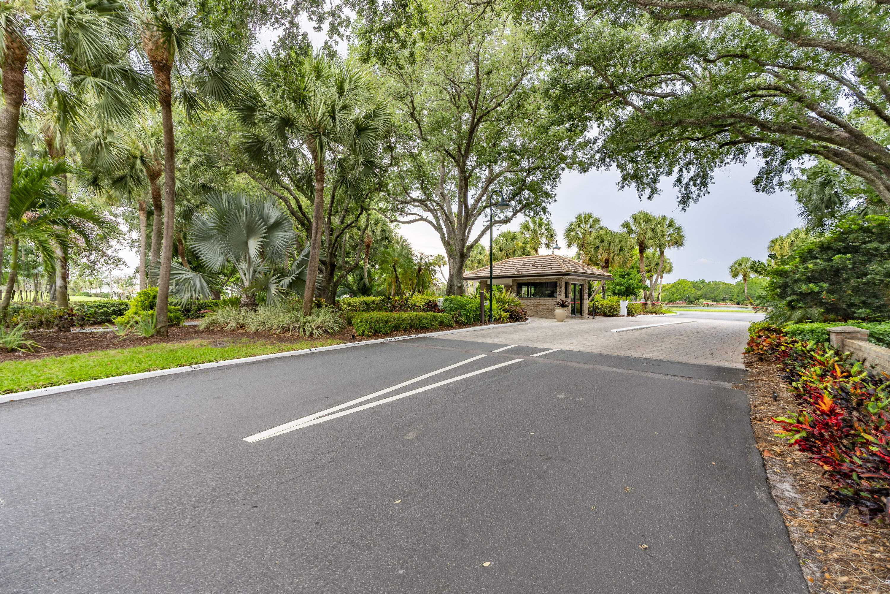 1543 SW Troon Circle