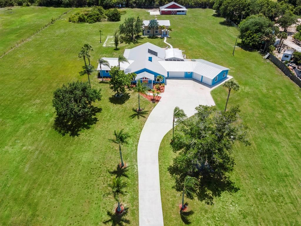 Photo of 2664 SW Horseshoe Trail, Palm City, FL 34990 (MLS # R10784391)