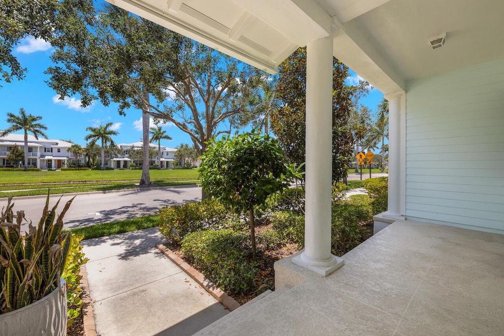 Photo of 3311 E Mallory Boulevard, Jupiter, FL 33458 (MLS # R10993786)