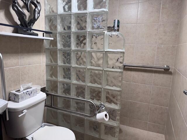 VENETIAN PARK CO-OP - Residential Lease