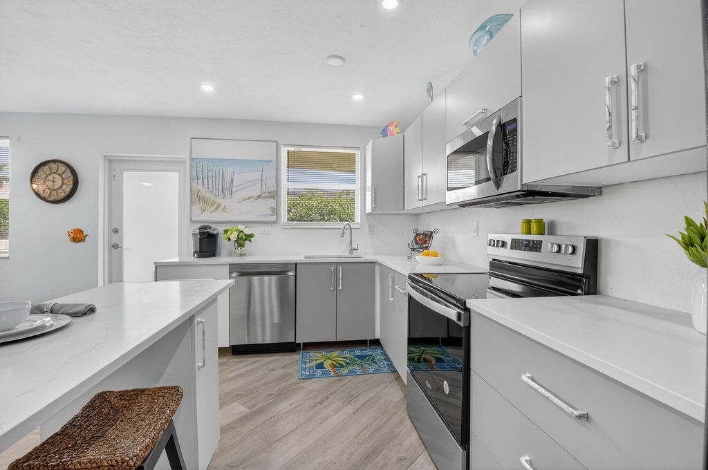 Photo of 930 Osceola Drive #8, Boca Raton, FL 33432 (MLS # R11150013)