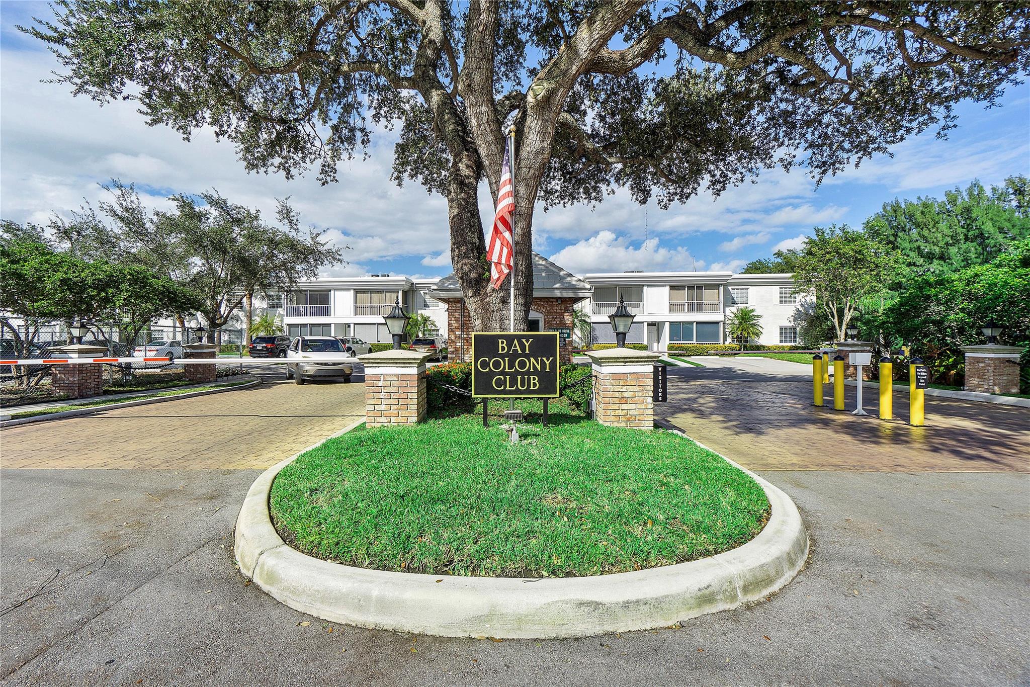 Bay Colony Club - Residential