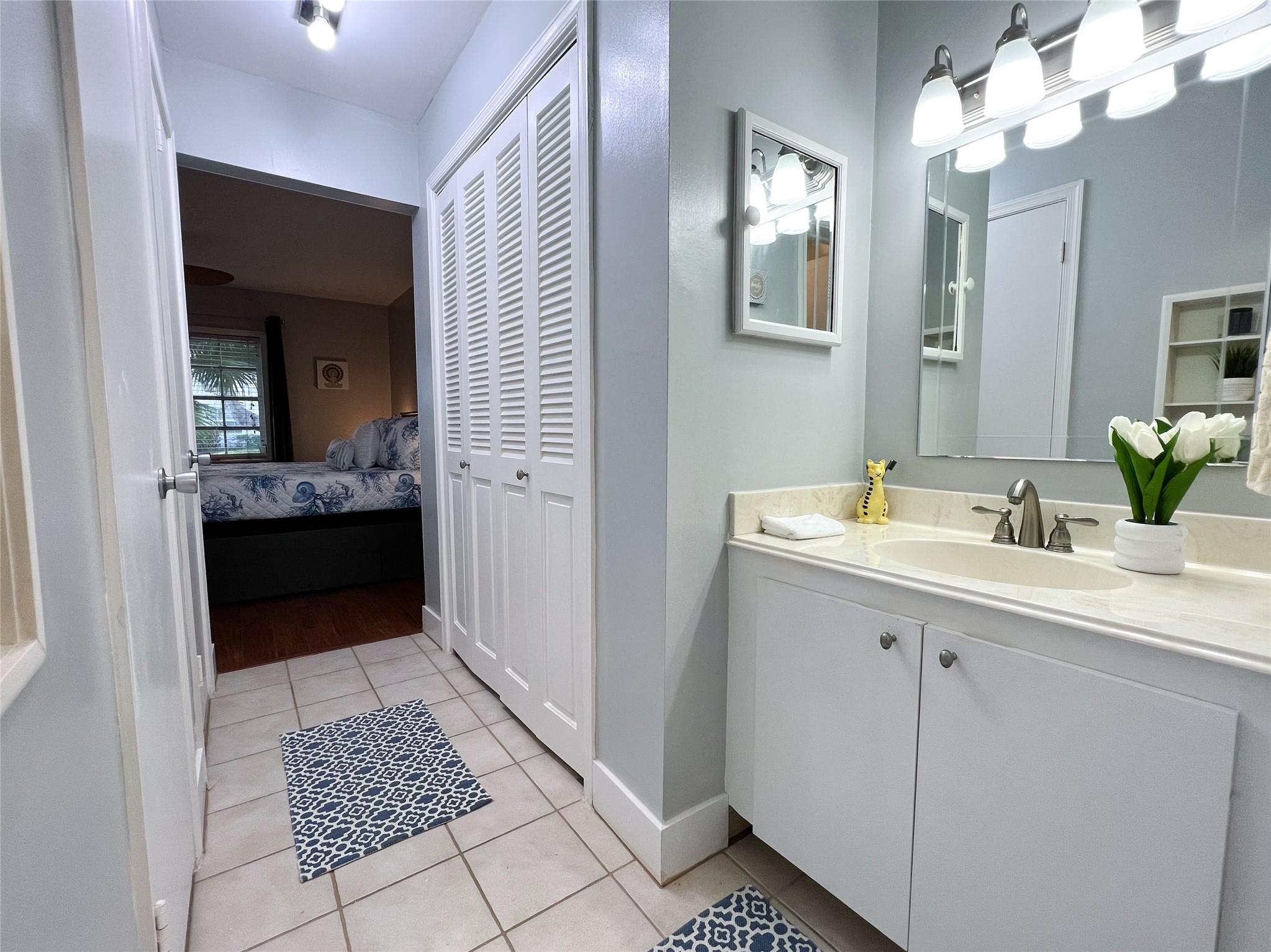 Bay Colony Club - Residential