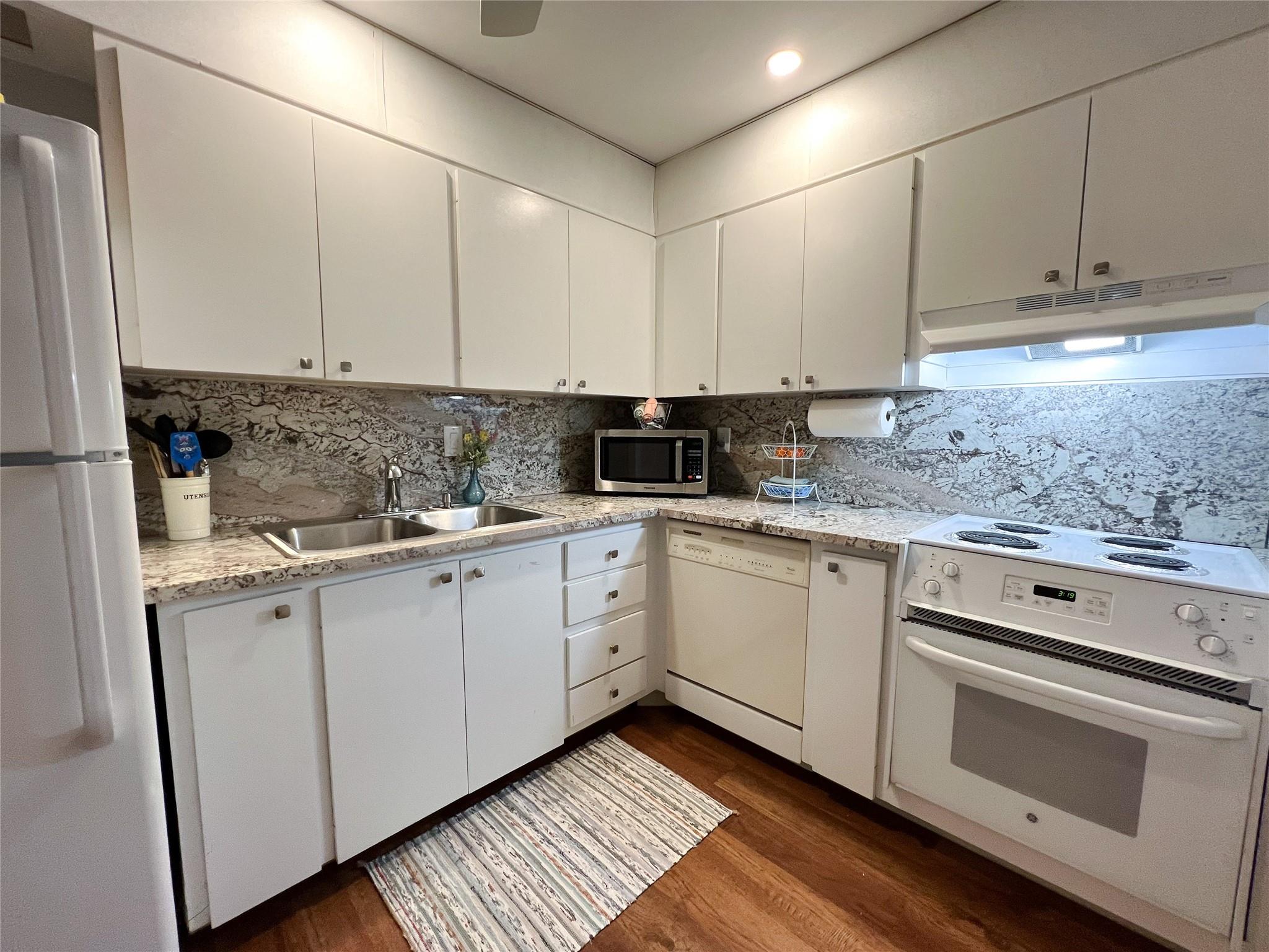 Bay Colony Club - Residential