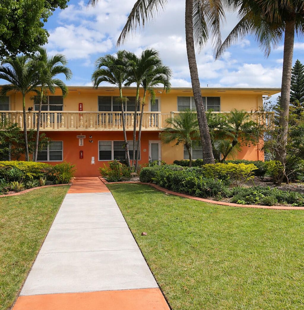 Photo of 1 Salisbury A, West Palm Beach, FL 33417 (MLS # B26001670)