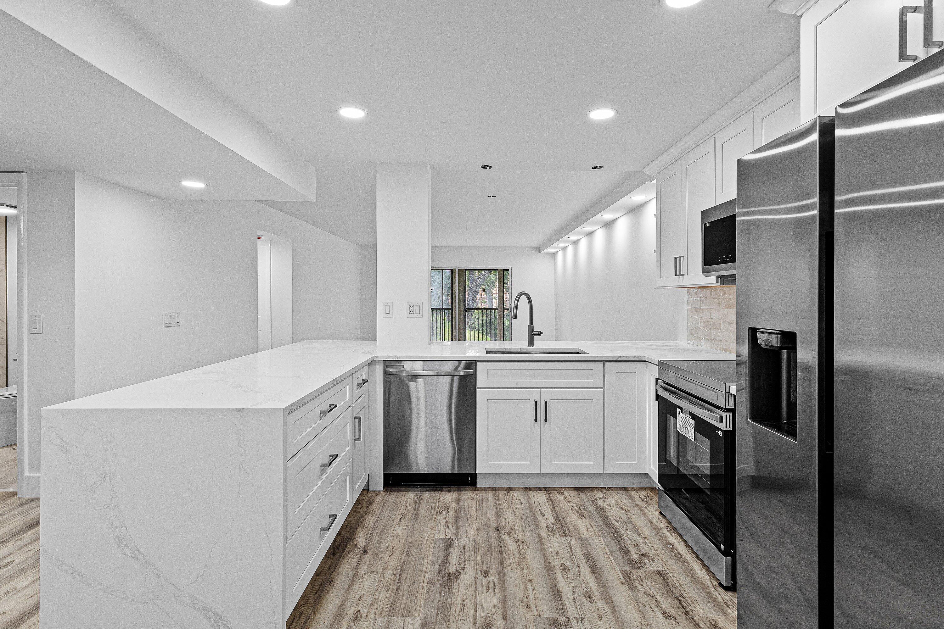 6585 Kensington Lane Apt 207