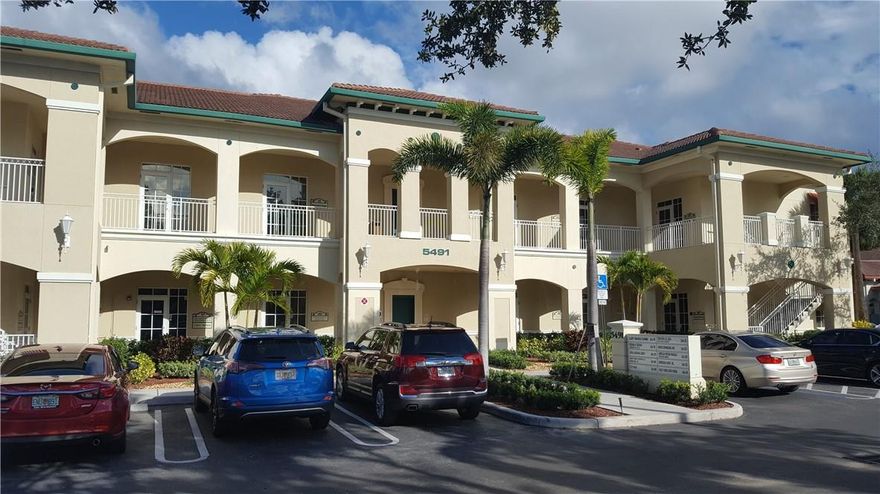 Great small office space with 3 private offices, kitchen area, reception/waiting. Located right off of the Sawgrass Express on University Drive the Coral Springs Professional Campus has easy access for clients coming from north or south. Mixed used campus with some medical and high end professionals. Price is modified gross (includes the CAM/NNN).