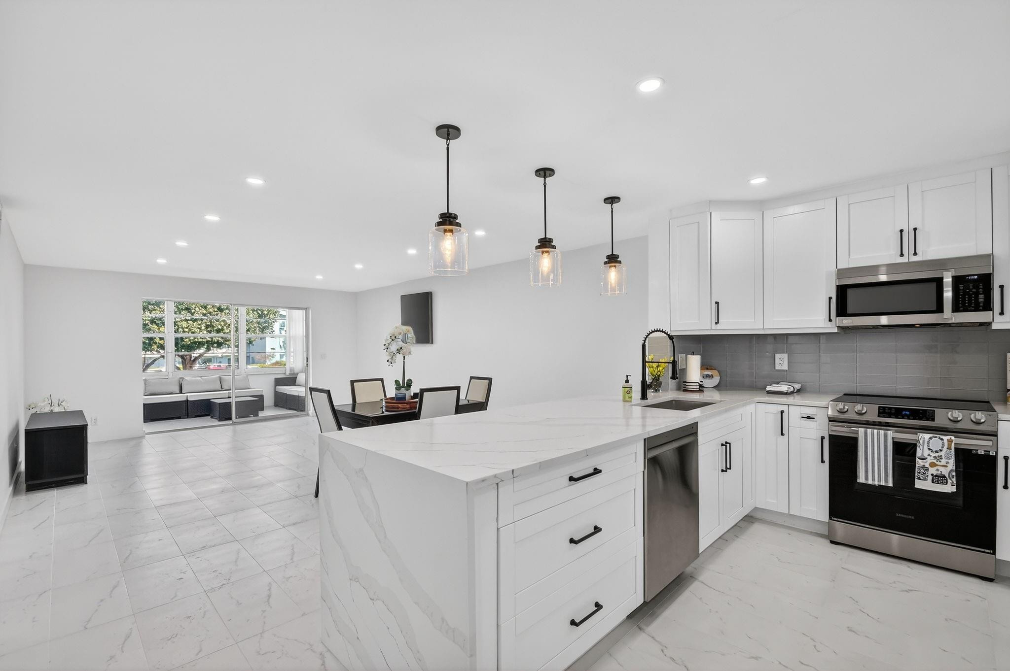 Village Royale Greenridge - Residential