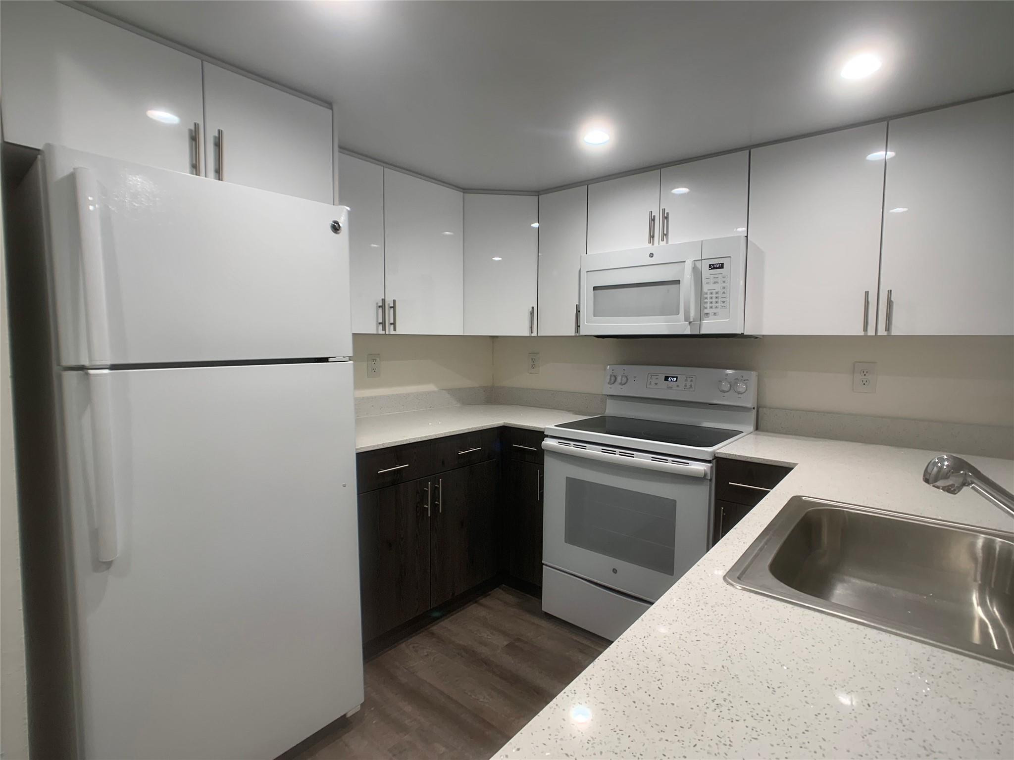 Country Club Towers - Residential Lease