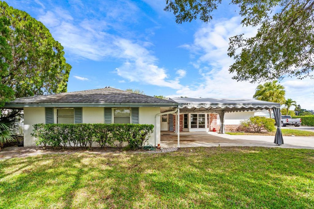 Photo of 4705 Holly Drive, Palm Beach Gardens, FL 33418 (MLS # R11075321)